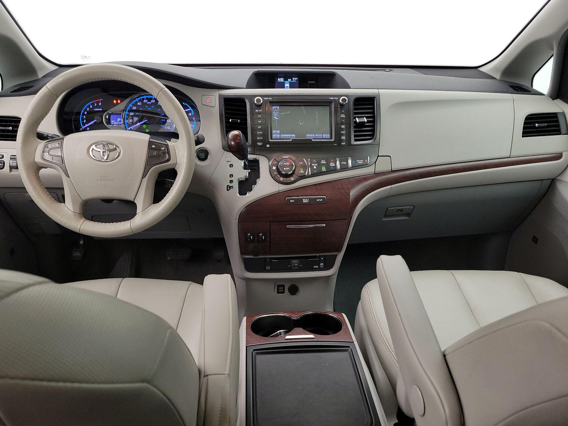 Thumbnail: 2014 Toyota Sienna - 9