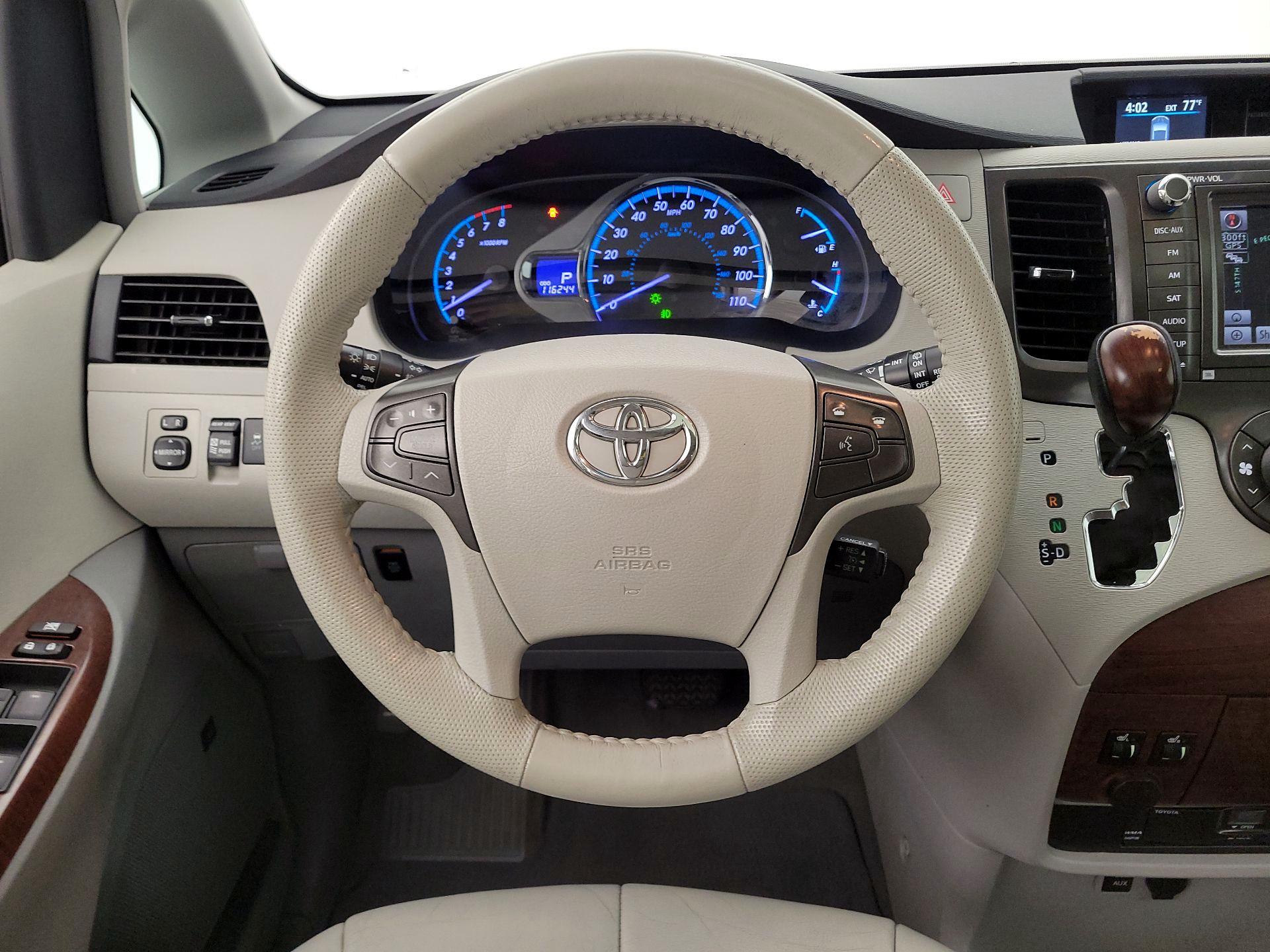 Thumbnail: 2014 Toyota Sienna - 10