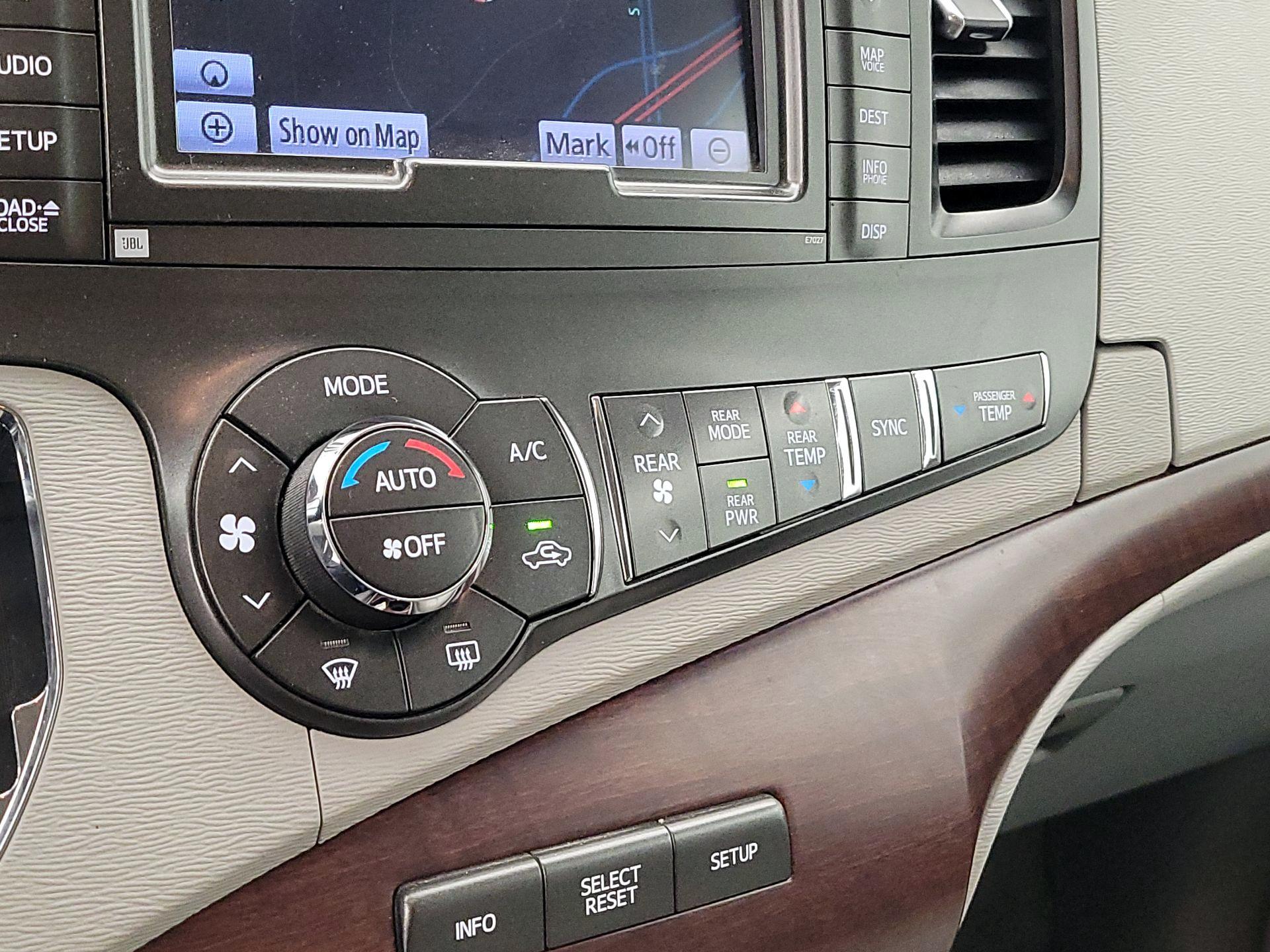 Thumbnail: 2014 Toyota Sienna - 17