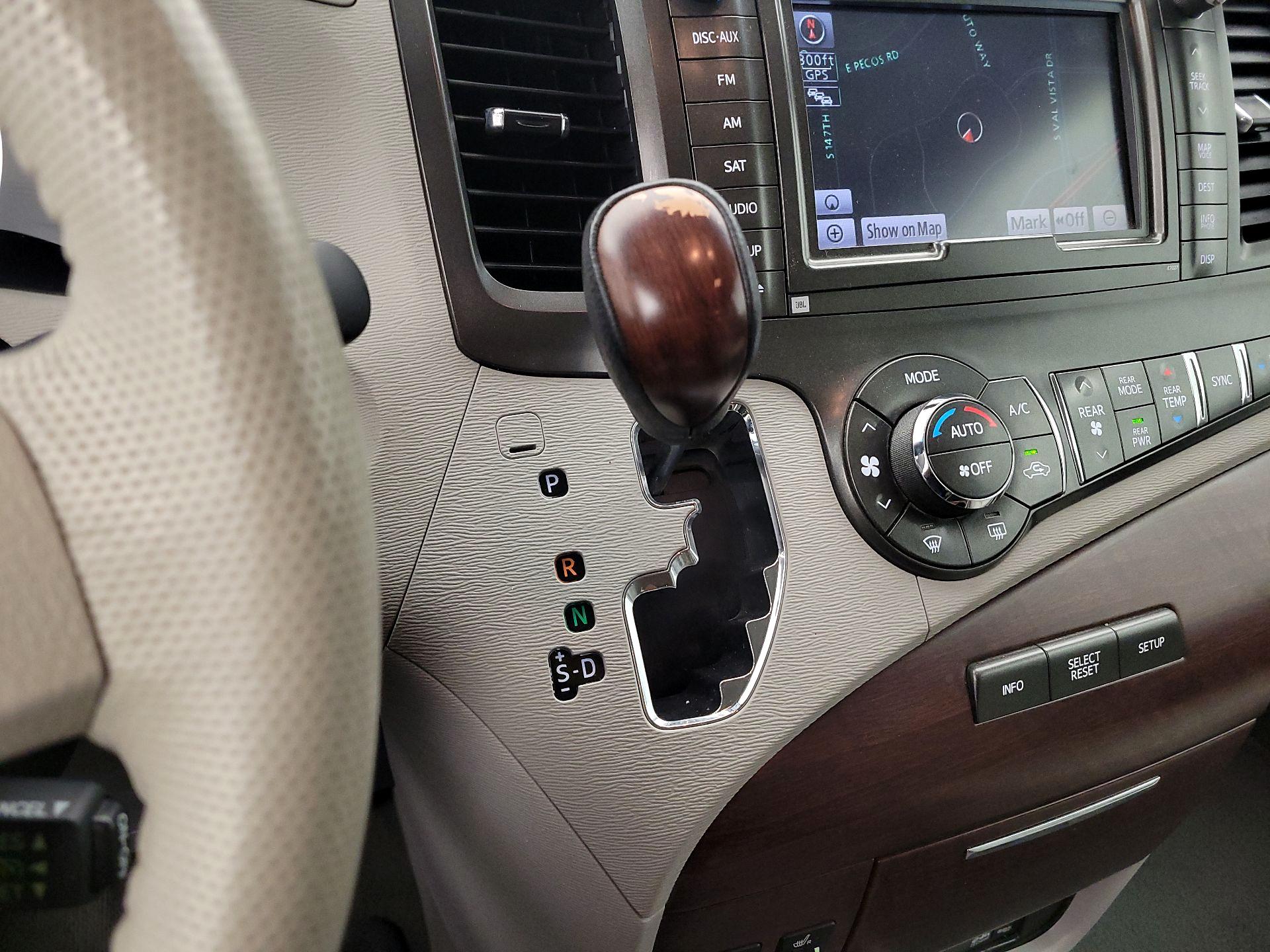 Thumbnail: 2014 Toyota Sienna - 18