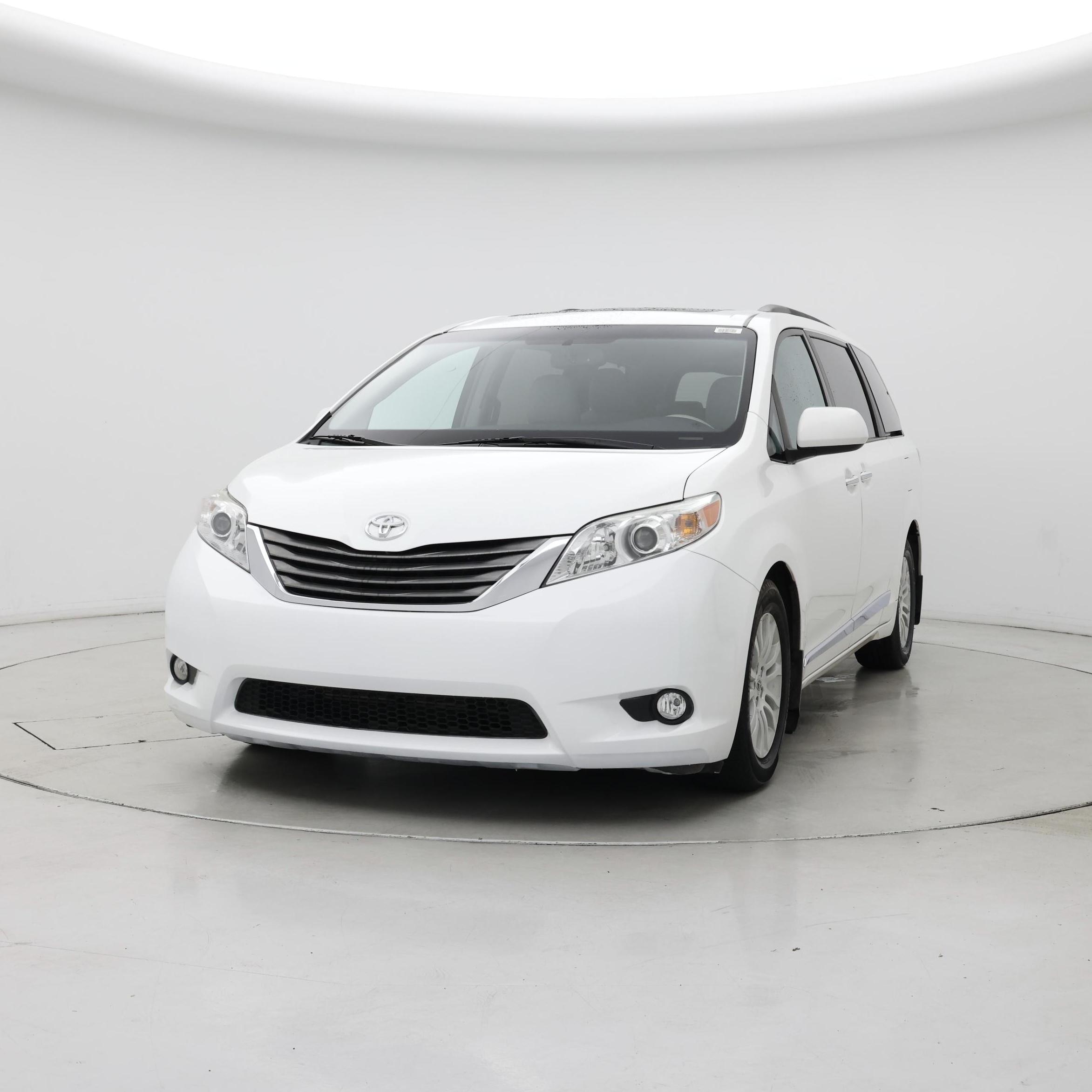 Thumbnail: 2014 Toyota Sienna - 4