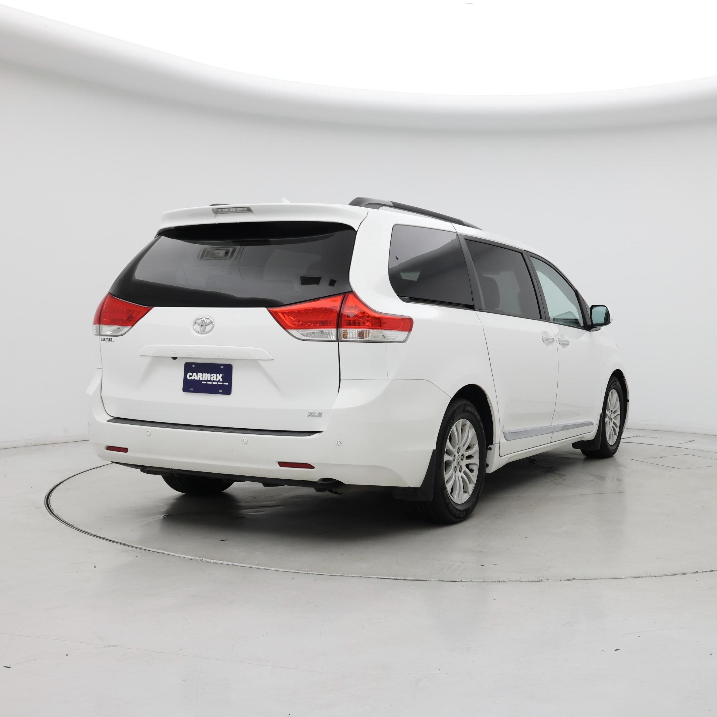 Thumbnail: 2014 Toyota Sienna - 8