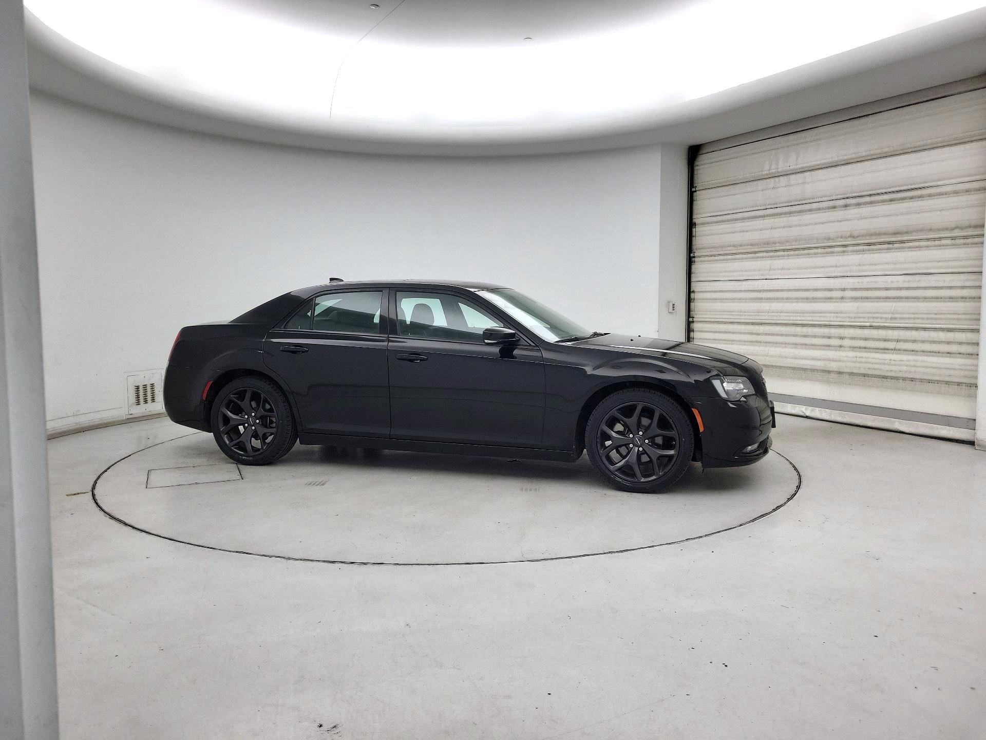 Thumbnail: 2022 Chrysler 300 - 4