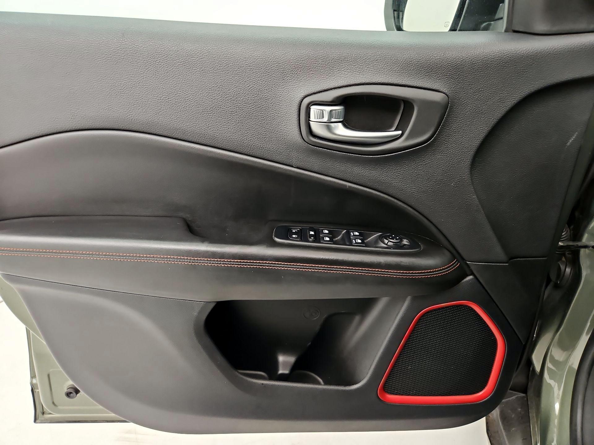 Thumbnail: 2020 Jeep Compass - 12