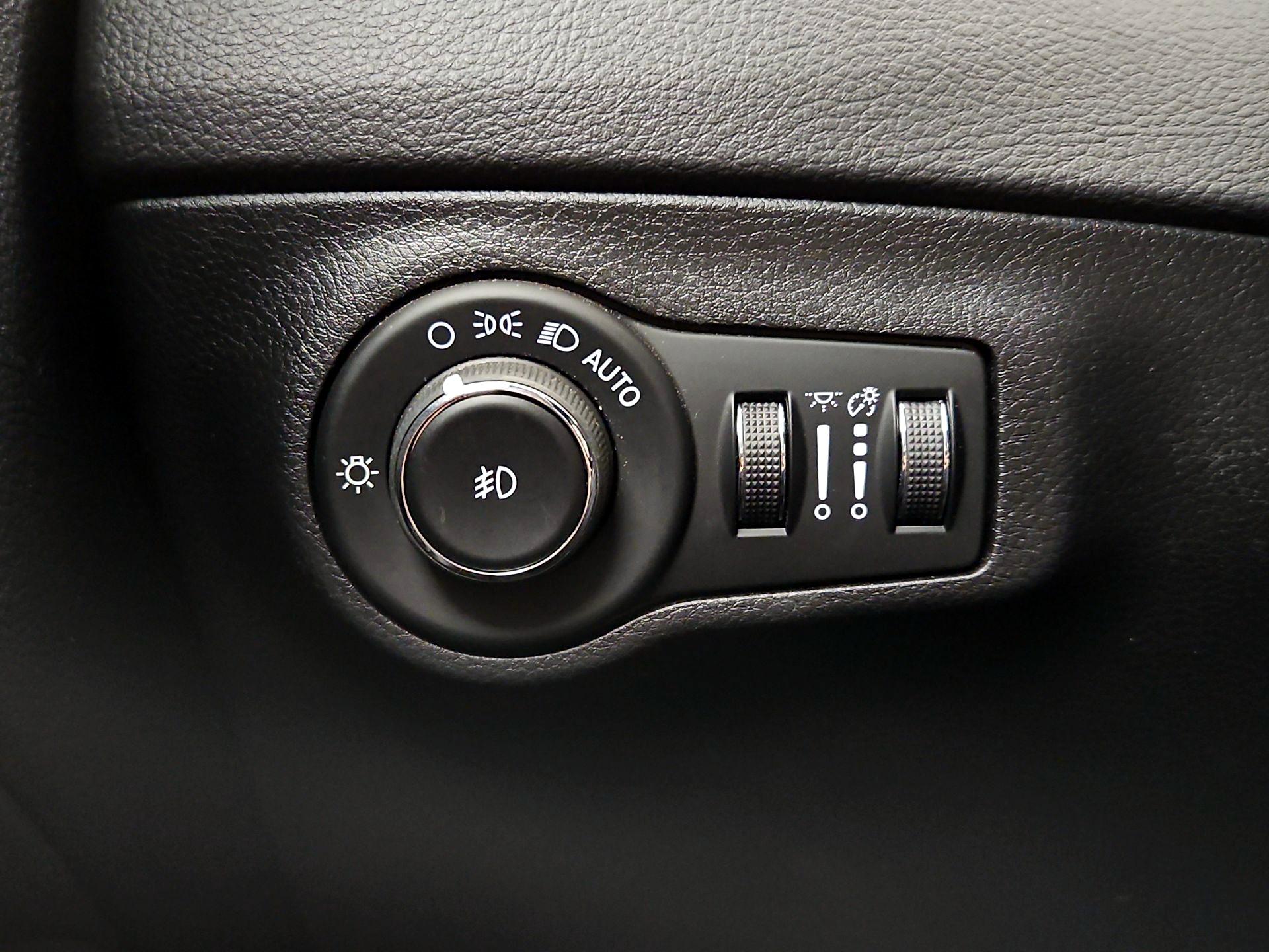 Thumbnail: 2020 Jeep Compass - 13