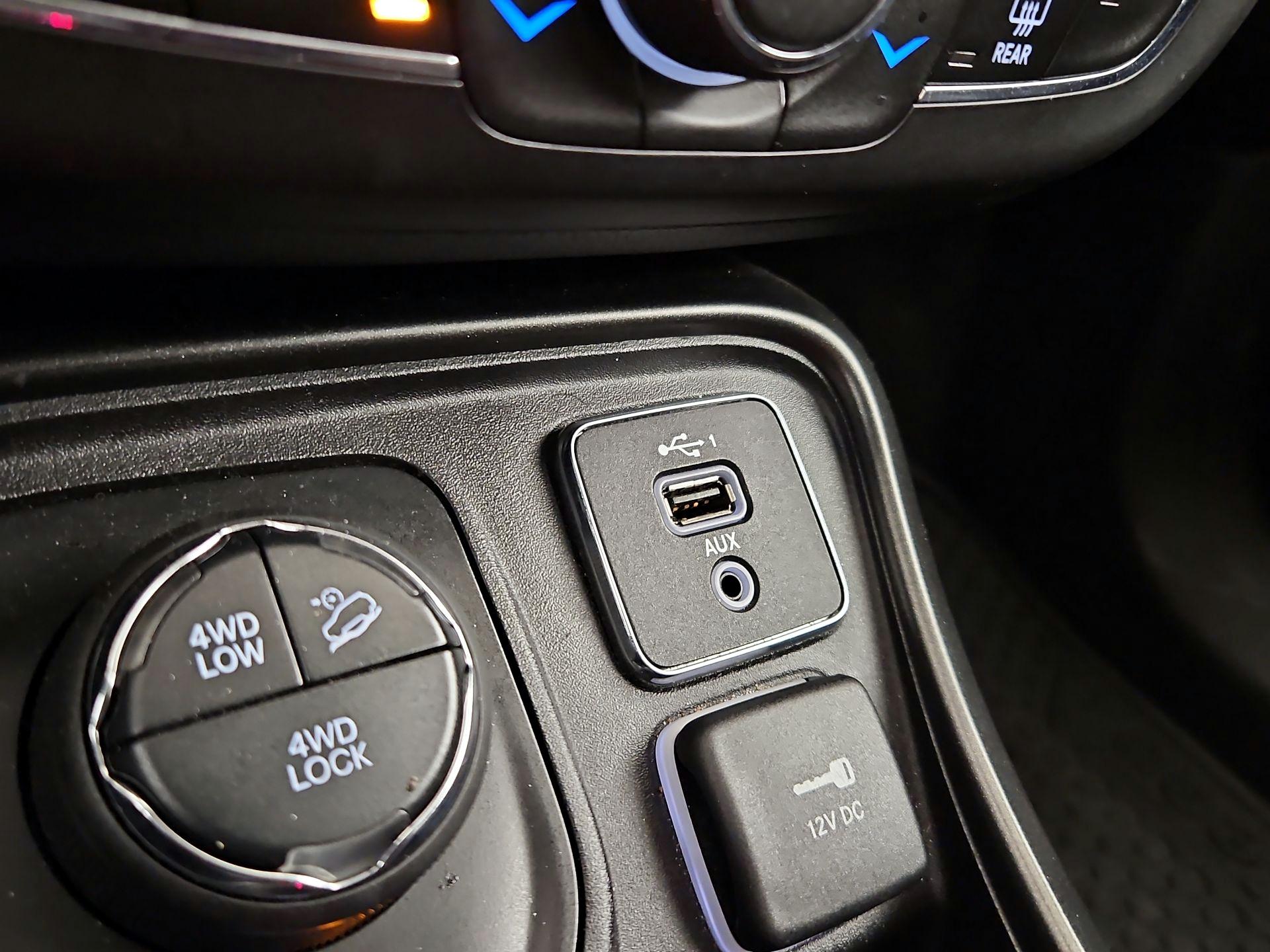 Thumbnail: 2020 Jeep Compass - 18