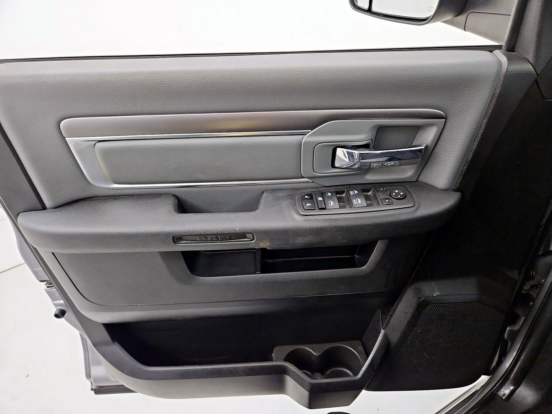 Thumbnail: 2022 RAM 1500 Classic - 12