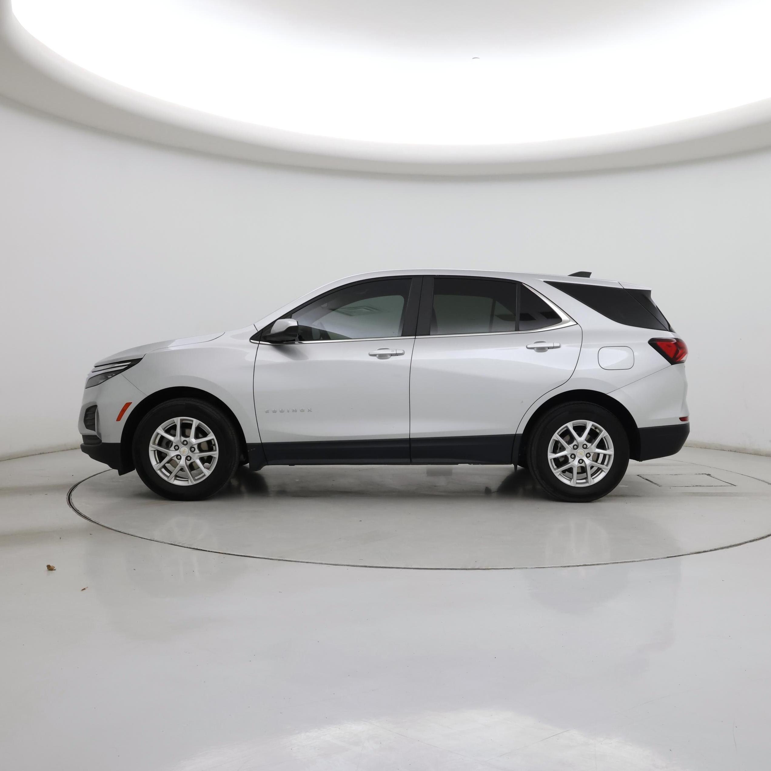 Thumbnail: 2022 Chevrolet Equinox - 3