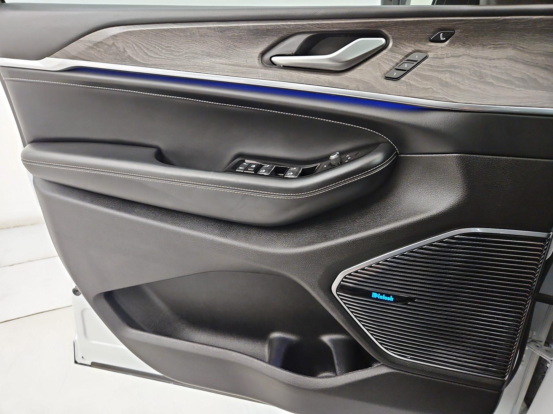Thumbnail: 2022 Jeep Grand Cherokee - 12