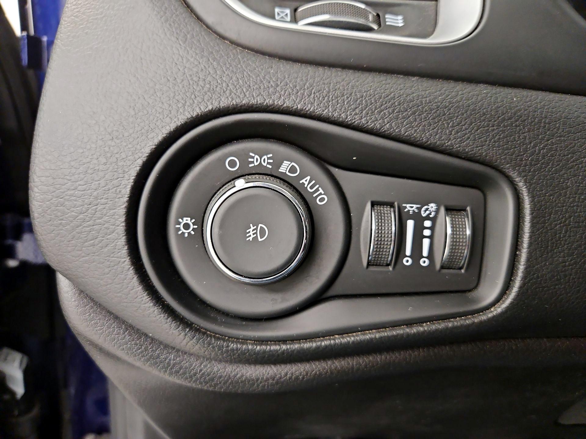Thumbnail: 2020 Jeep Renegade - 13