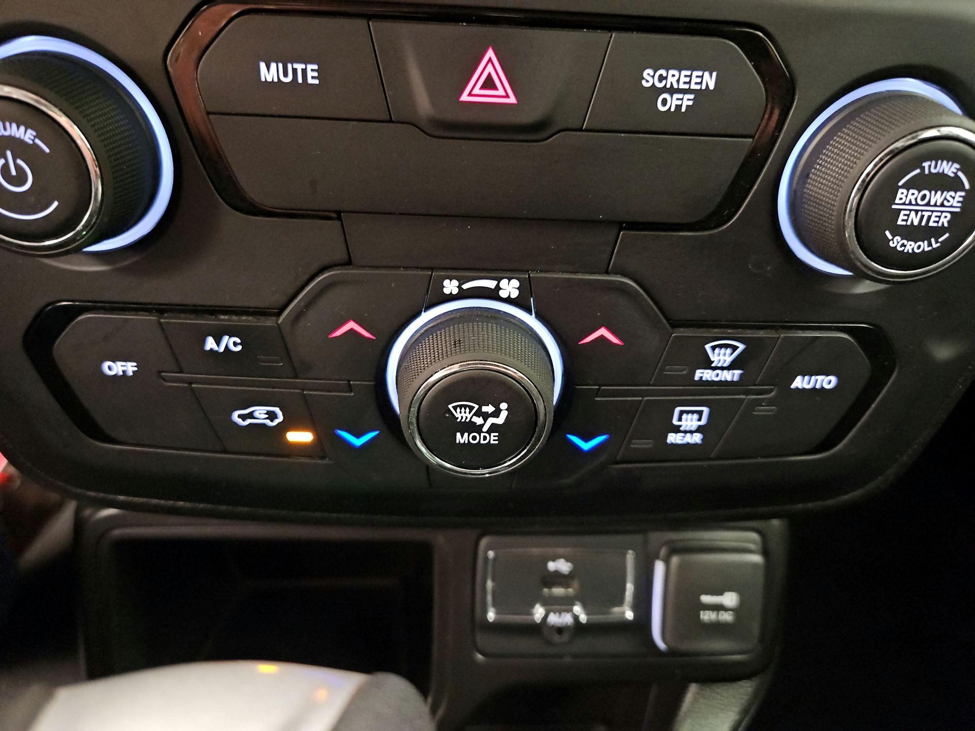 Thumbnail: 2020 Jeep Renegade - 16