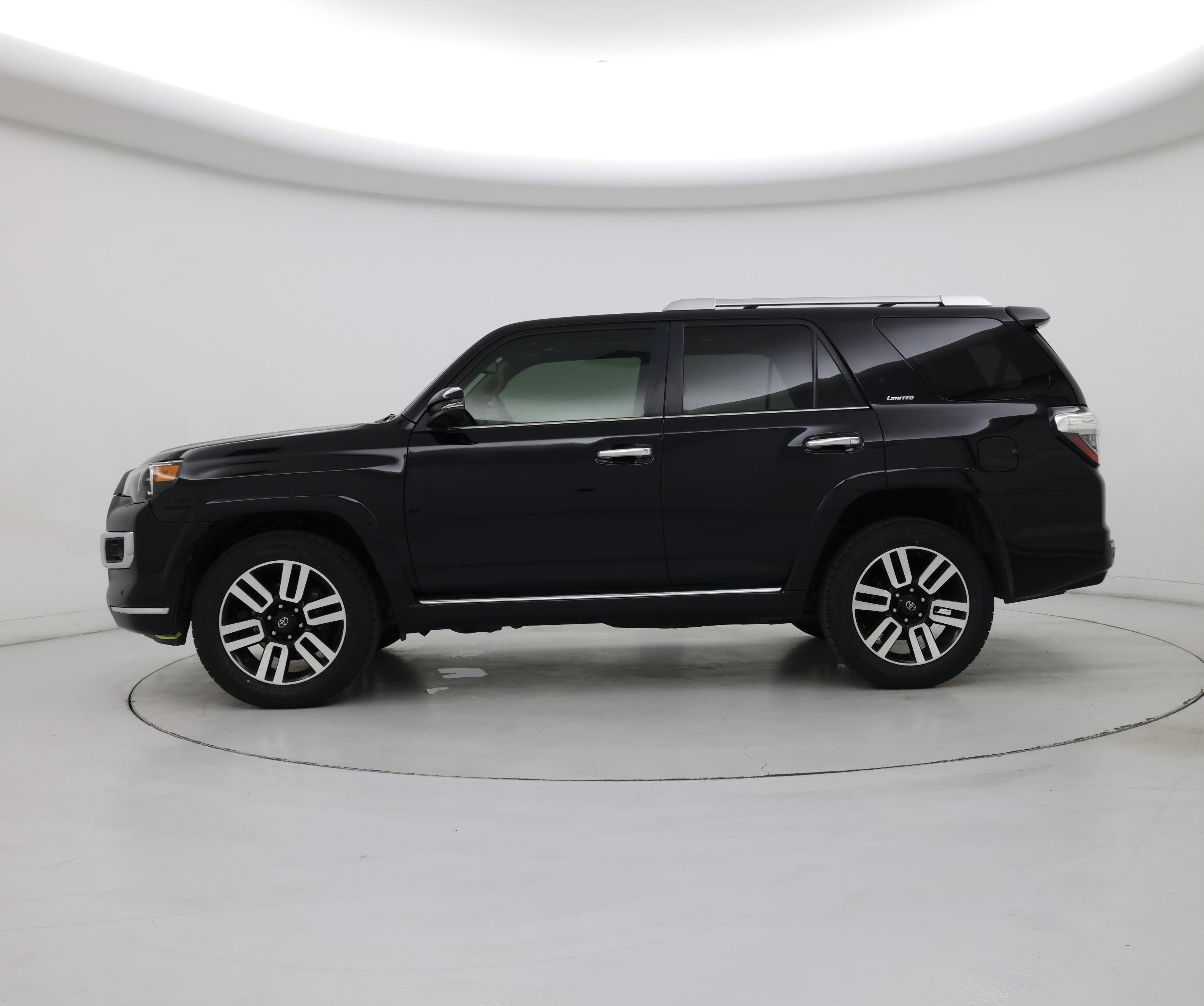 Thumbnail: 2017 Toyota 4Runner - 3