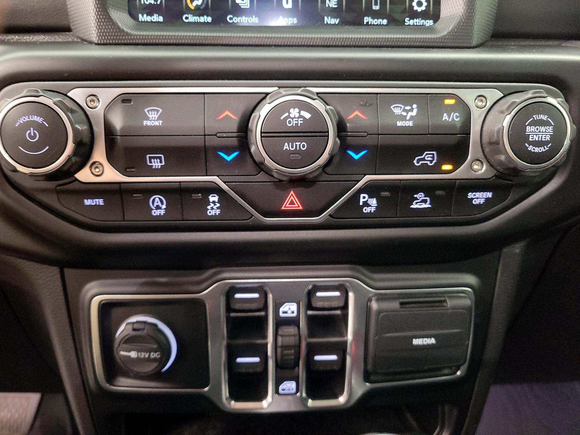 Thumbnail: 2021 Jeep Gladiator - 17