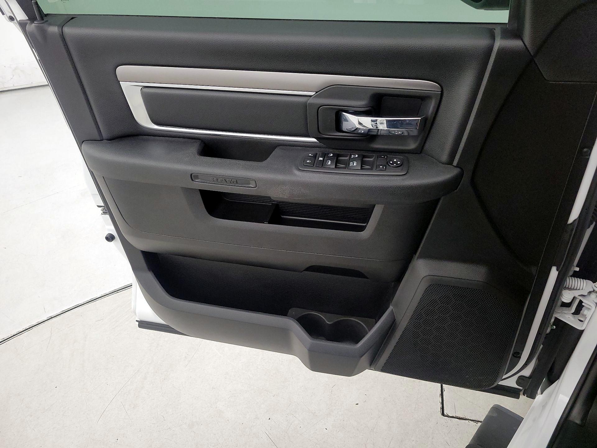 Thumbnail: 2021 RAM 1500 Classic - 12
