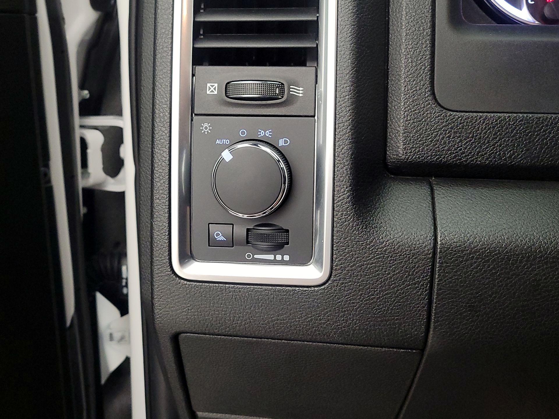 Thumbnail: 2021 RAM 1500 Classic - 13