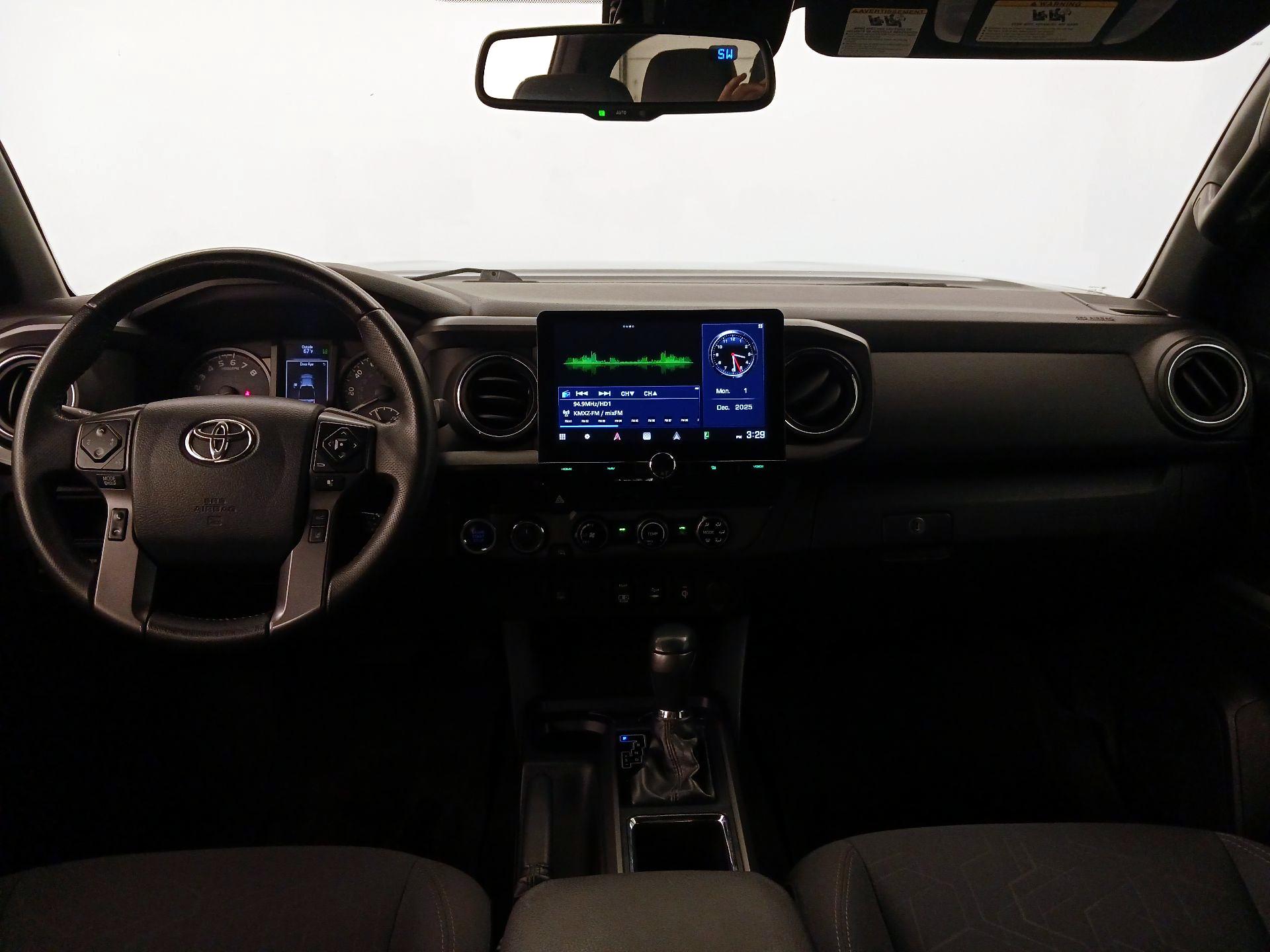 Thumbnail: 2018 Toyota Tacoma - 9