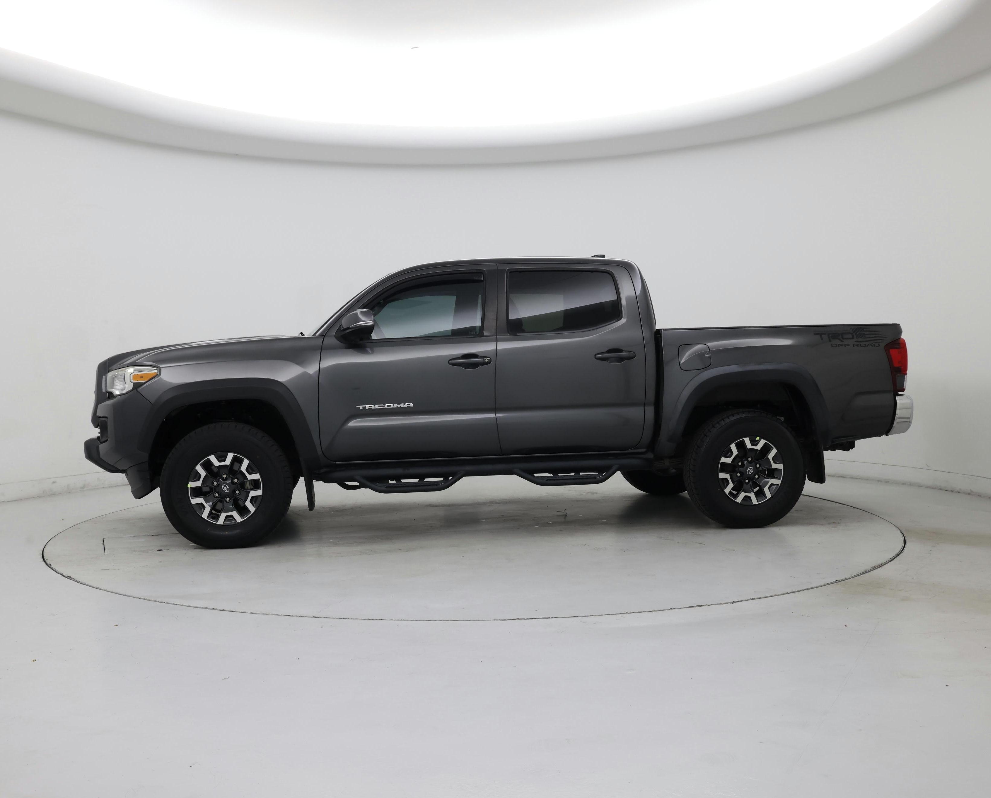Thumbnail: 2018 Toyota Tacoma - 3