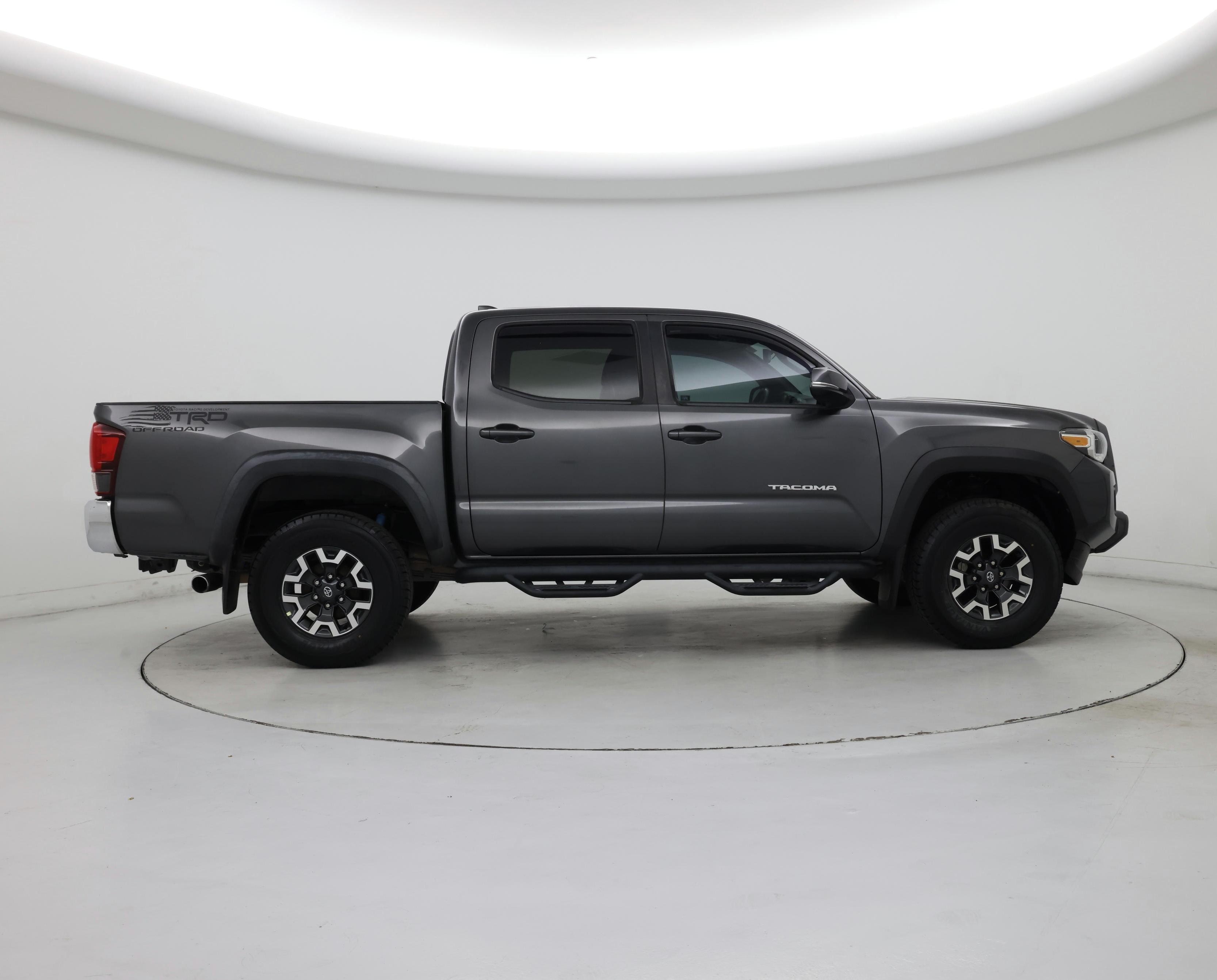 Thumbnail: 2018 Toyota Tacoma - 7