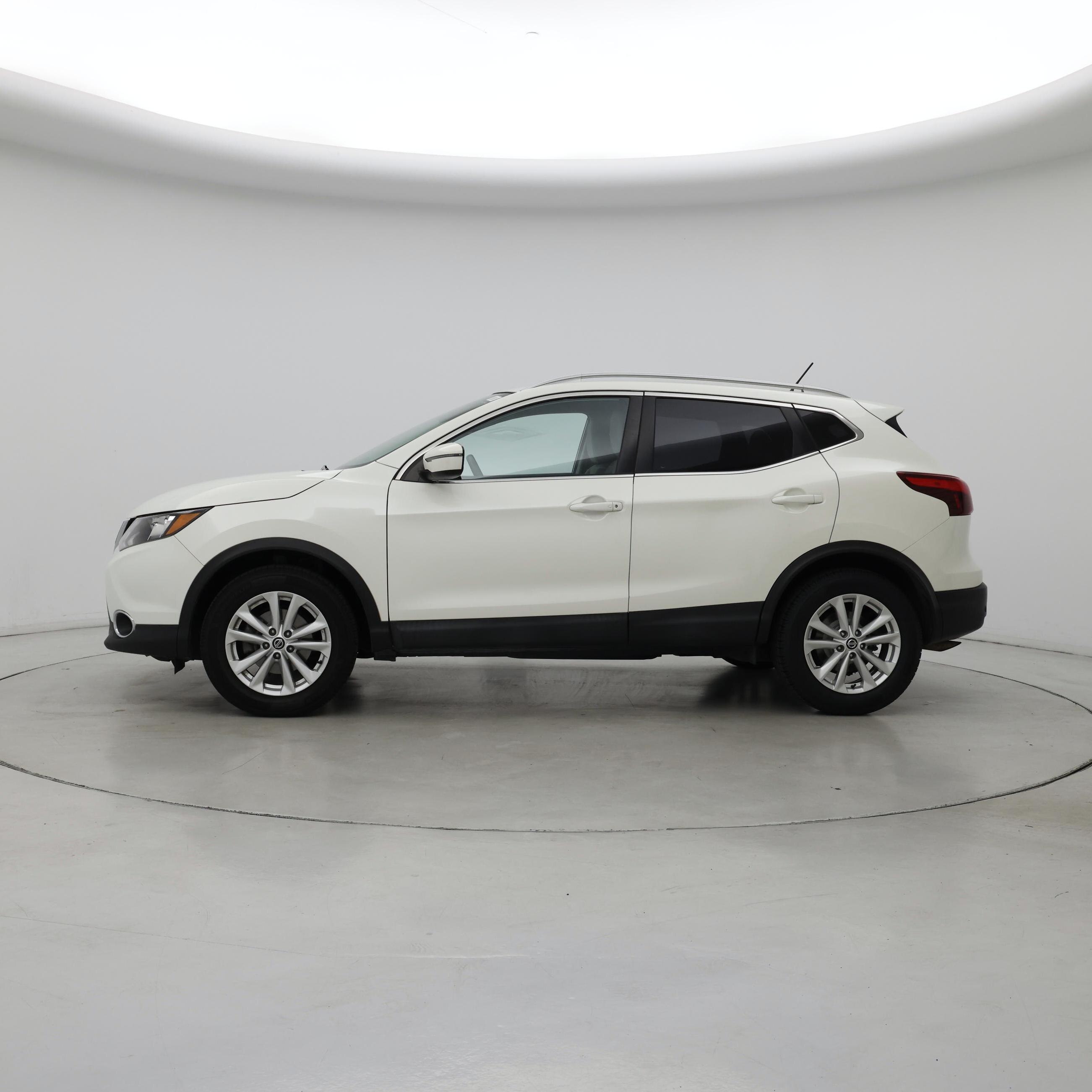 Thumbnail: 2019 Nissan Rogue Sport - 3