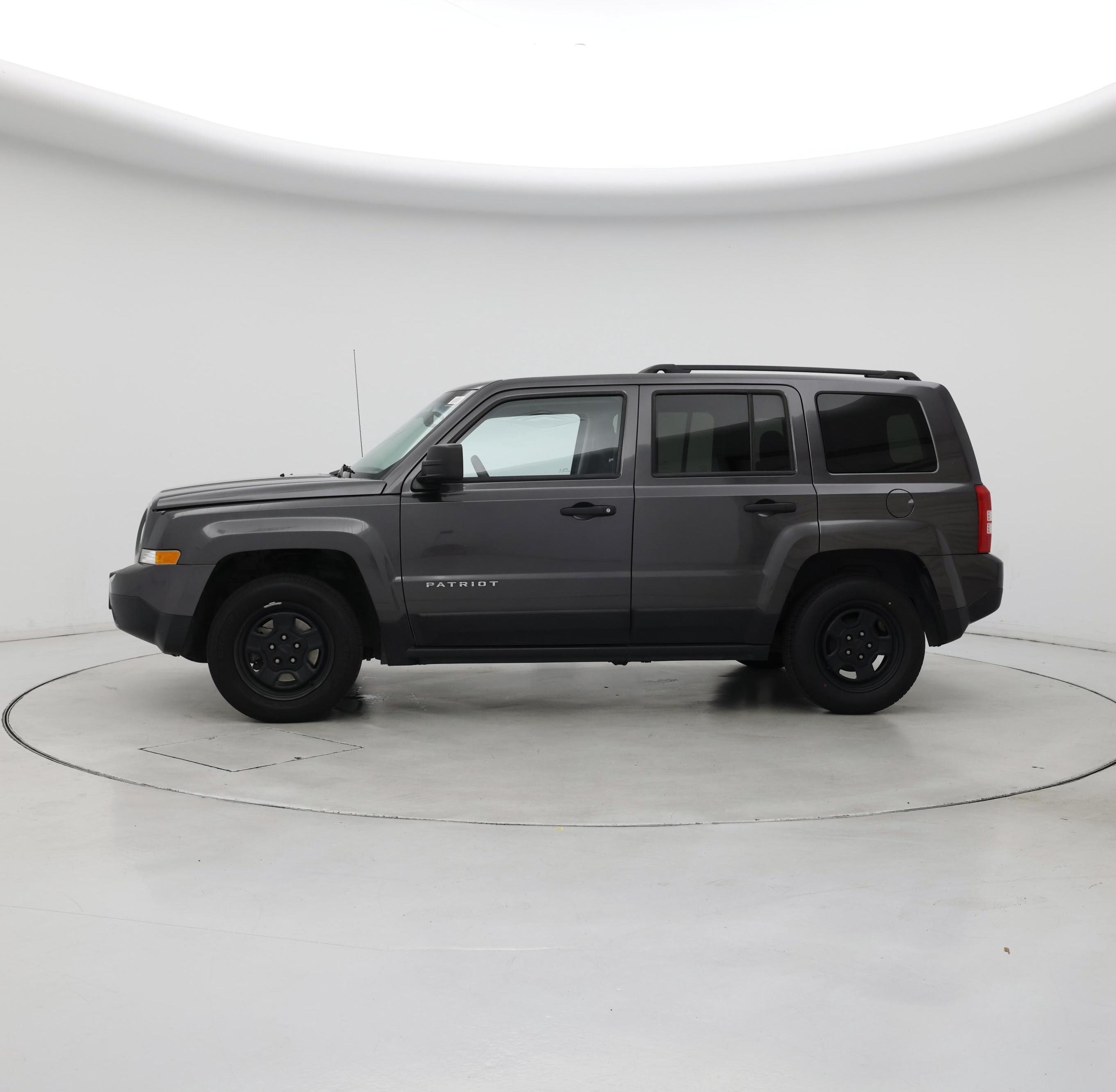 Thumbnail: 2017 Jeep Patriot - 3