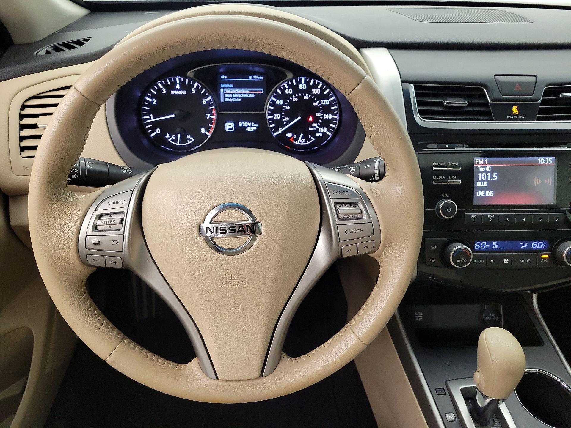 Thumbnail: 2015 Nissan Altima - 10