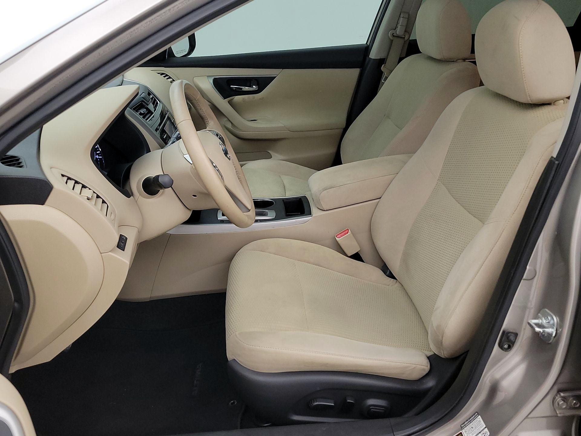 Thumbnail: 2015 Nissan Altima - 11