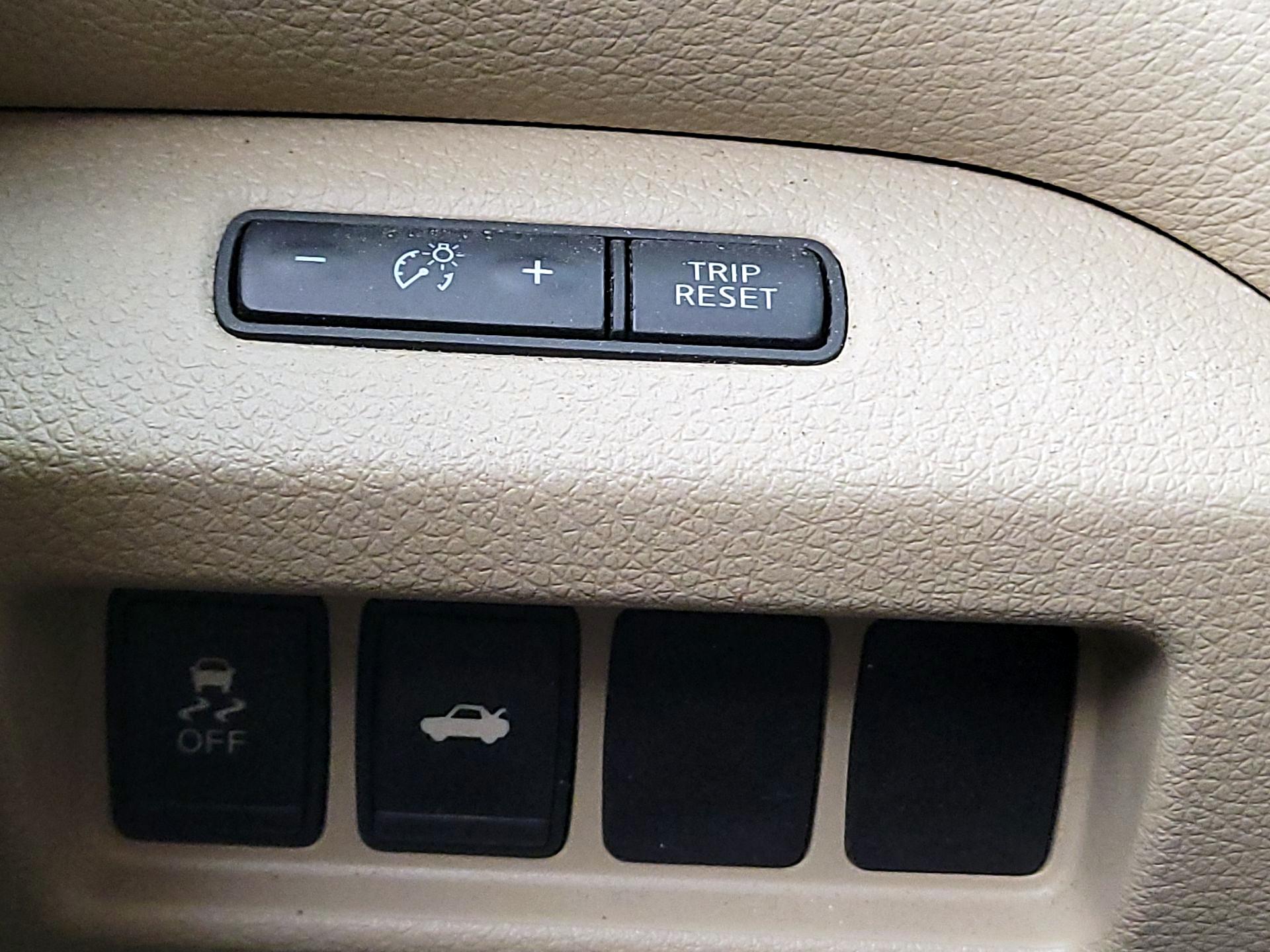 Thumbnail: 2015 Nissan Altima - 13