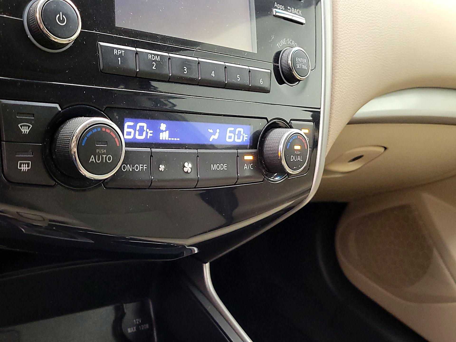 Thumbnail: 2015 Nissan Altima - 16