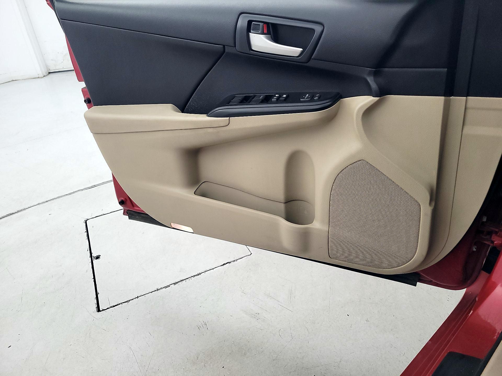 Thumbnail: 2014 Toyota Camry - 12