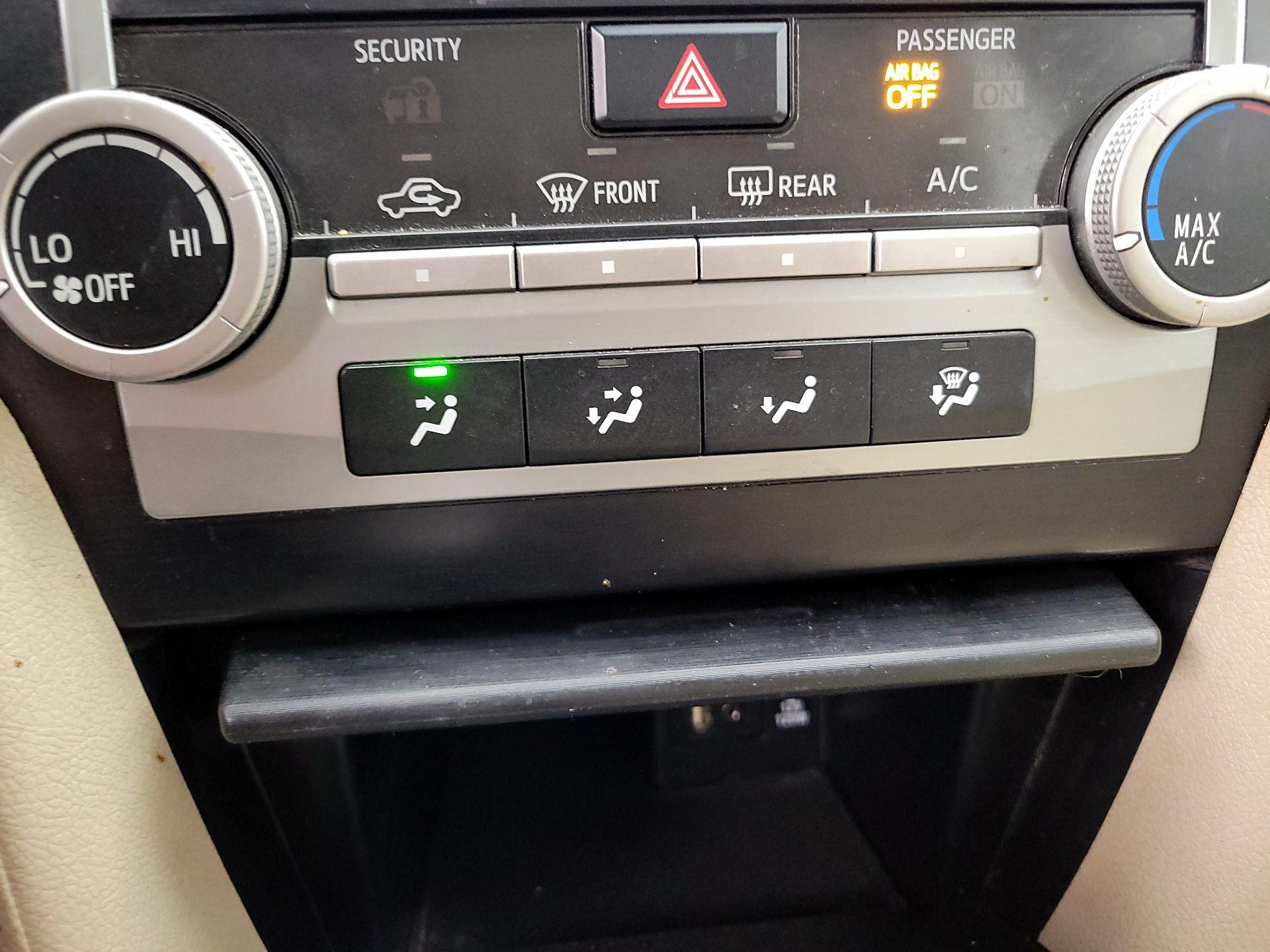 Thumbnail: 2014 Toyota Camry - 16