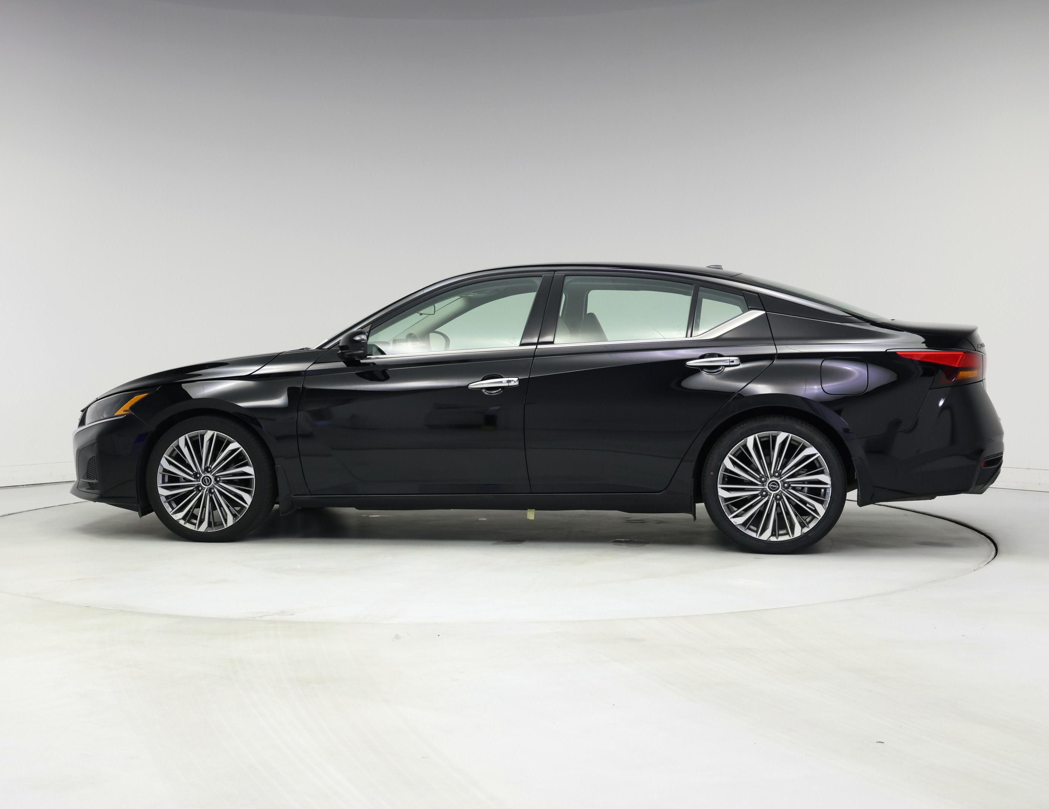 Thumbnail: 2023 Nissan Altima - 3
