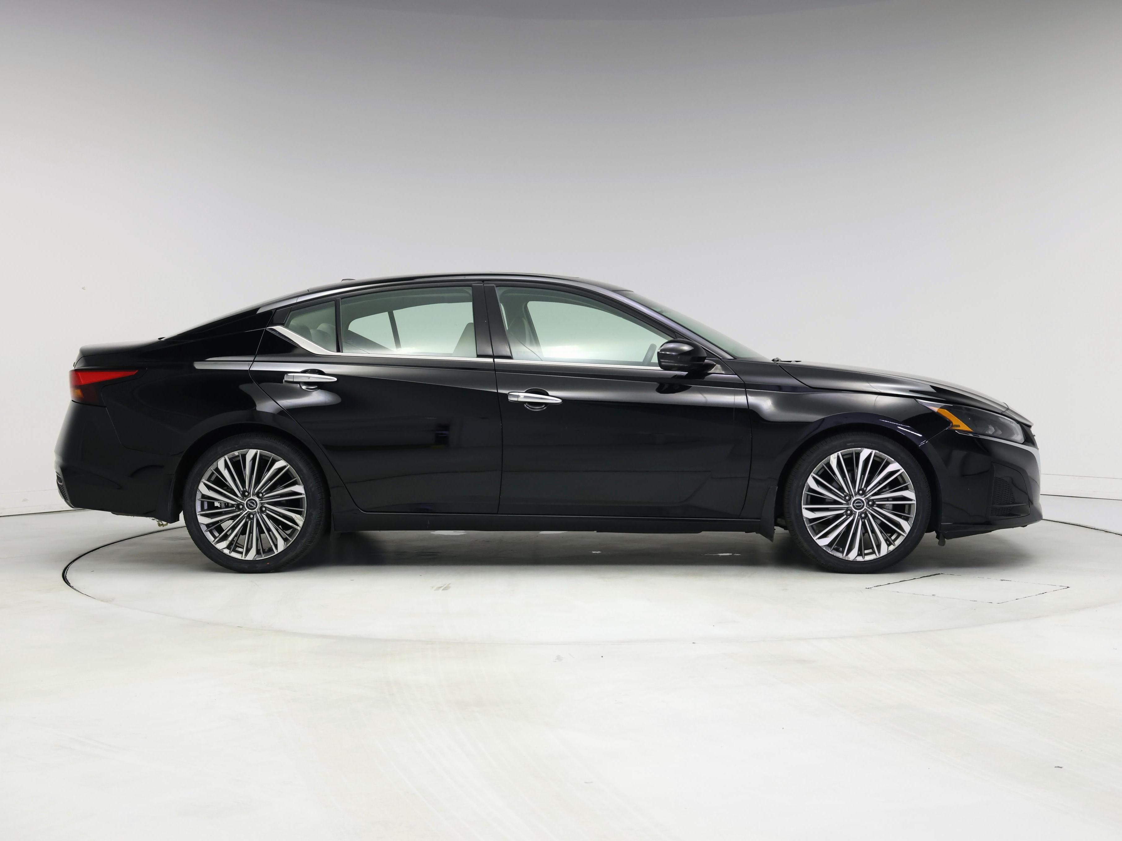 Thumbnail: 2023 Nissan Altima - 7