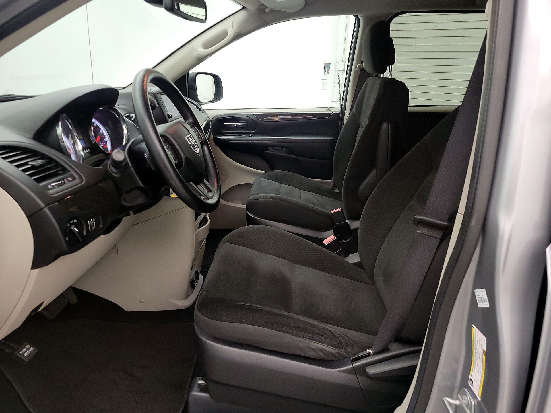 Thumbnail: 2019 Dodge Grand Caravan - 11