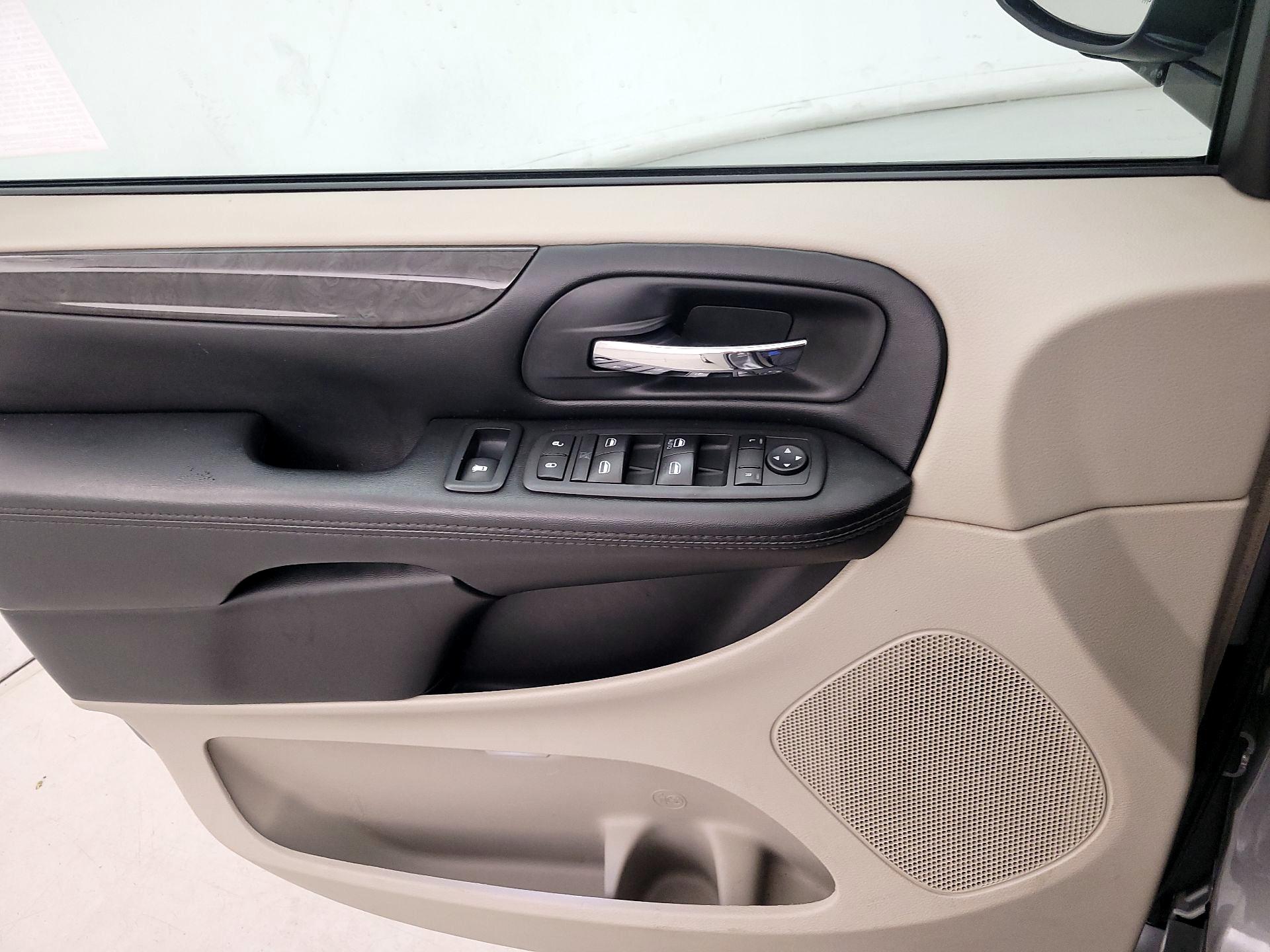 Thumbnail: 2019 Dodge Grand Caravan - 12