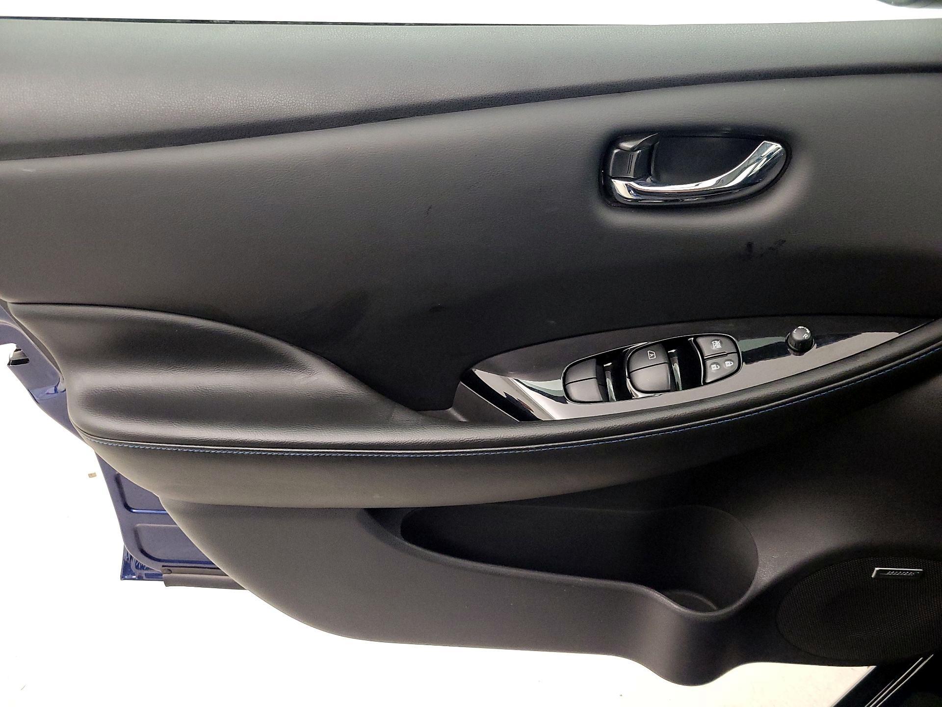 Thumbnail: 2020 Nissan Leaf - 12
