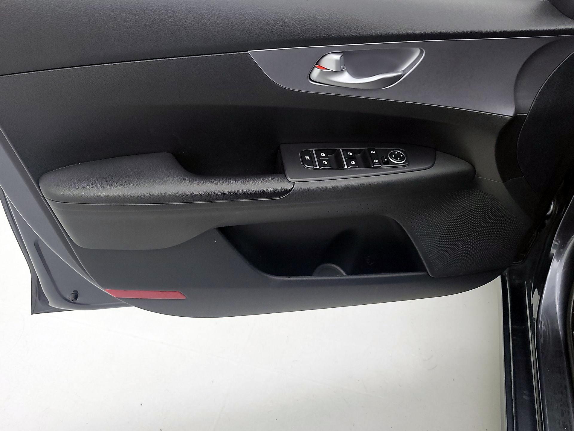 Thumbnail: 2022 Kia Forte - 12