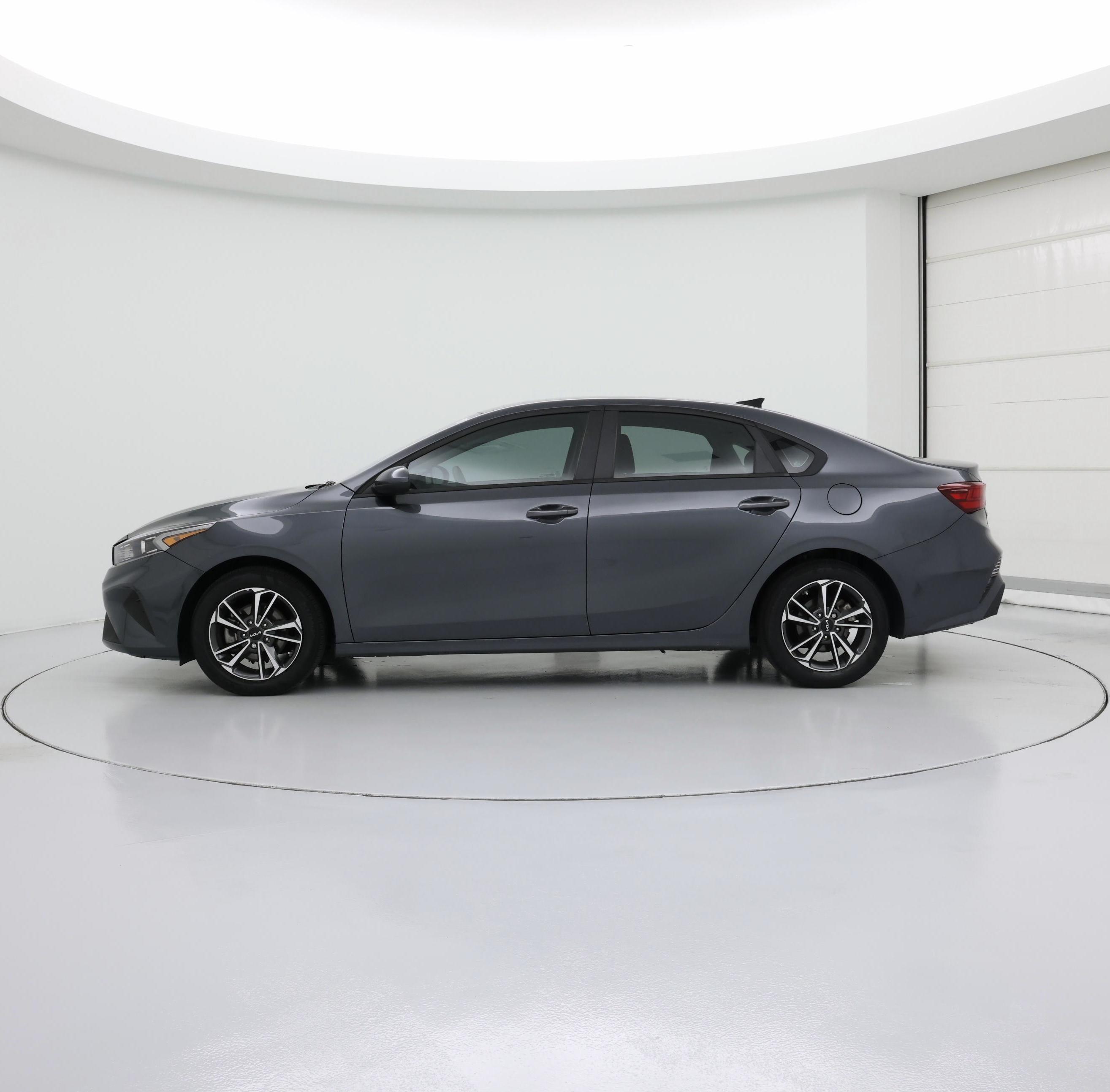 Thumbnail: 2022 Kia Forte - 3