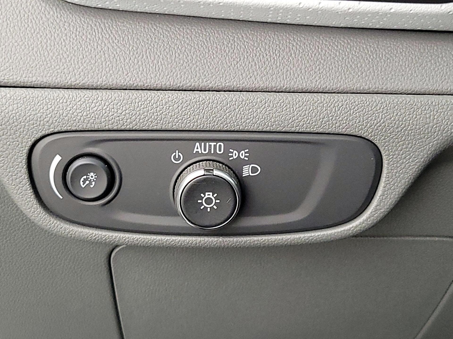 Thumbnail: 2023 Chevrolet Bolt EUV - 13