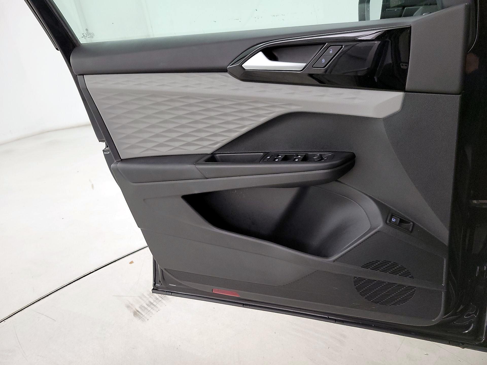 Thumbnail: 2022 Volkswagen Taos - 12