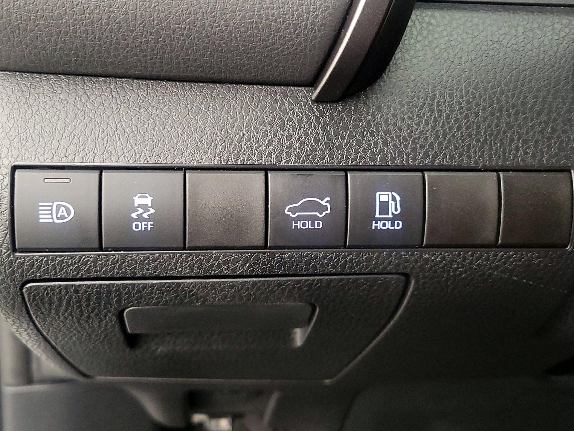 Thumbnail: 2019 Toyota Camry - 13