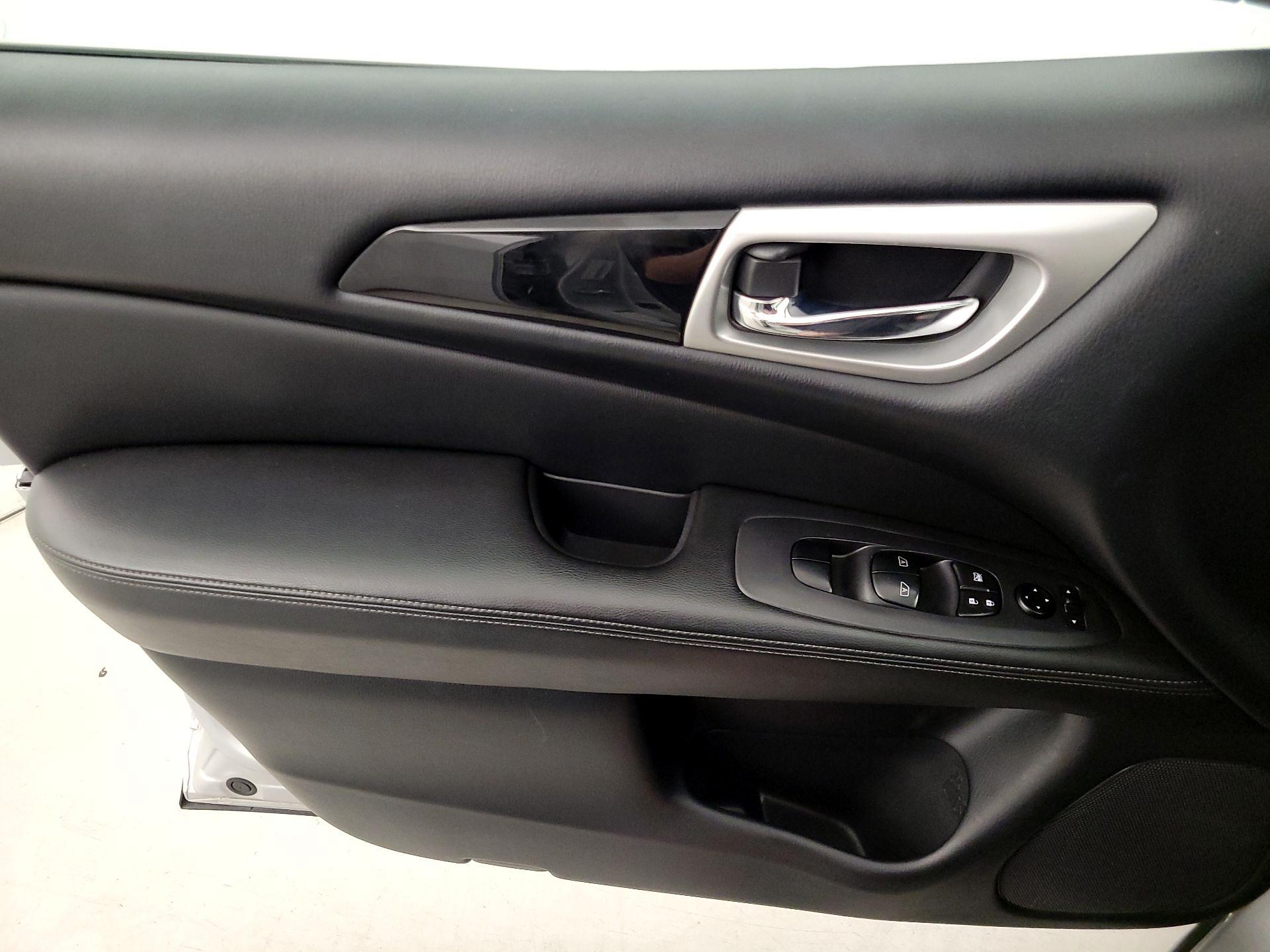 Thumbnail: 2020 Nissan Pathfinder - 12