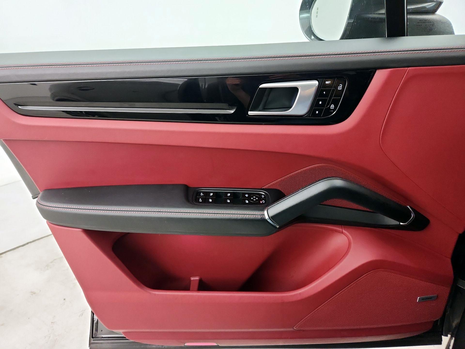 Thumbnail: 2019 Porsche Cayenne - 12