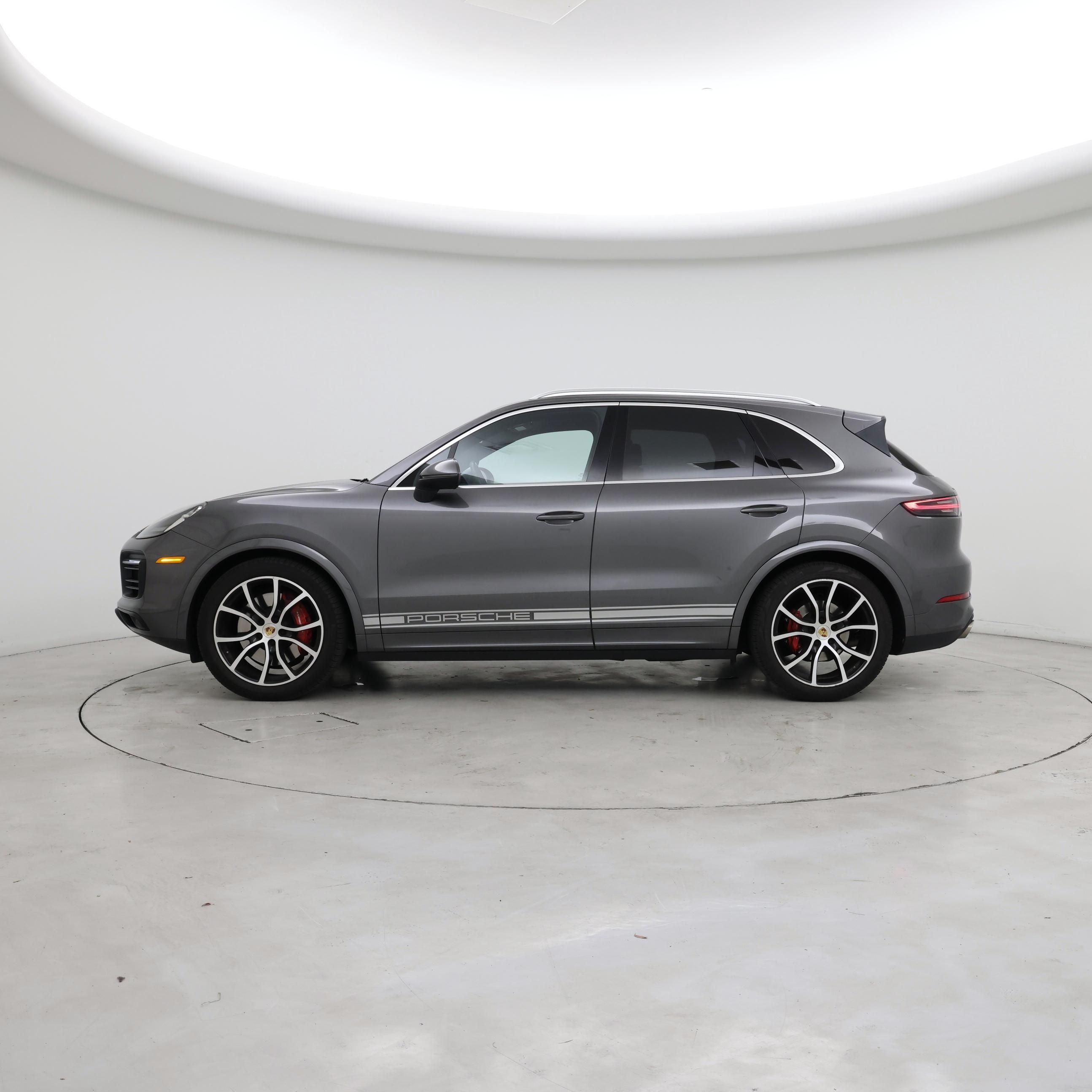 Thumbnail: 2019 Porsche Cayenne - 3