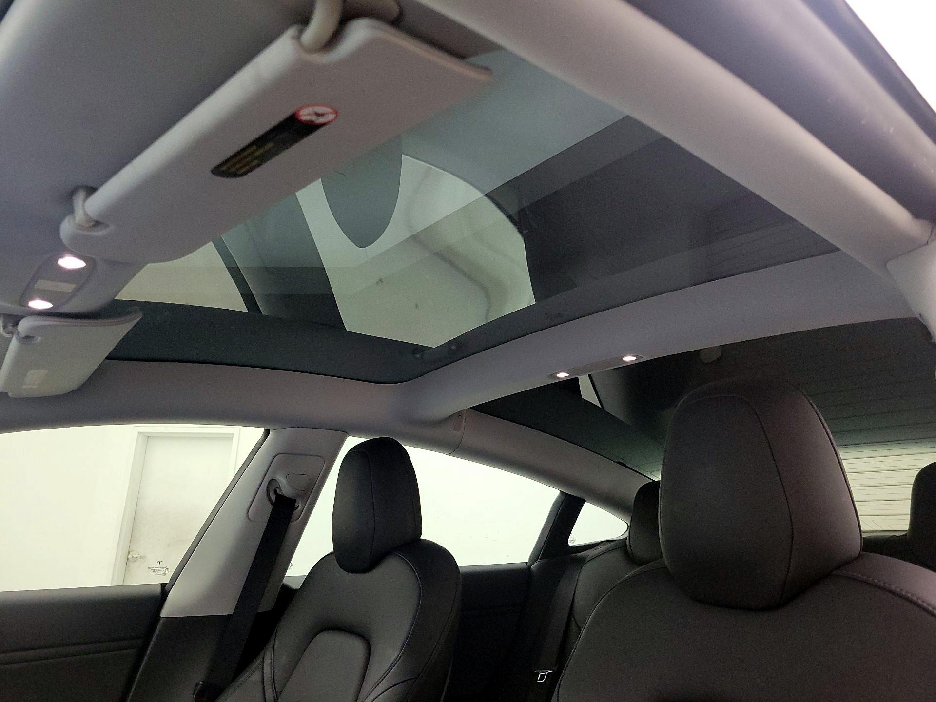 Thumbnail: 2019 Tesla Model 3 - 17