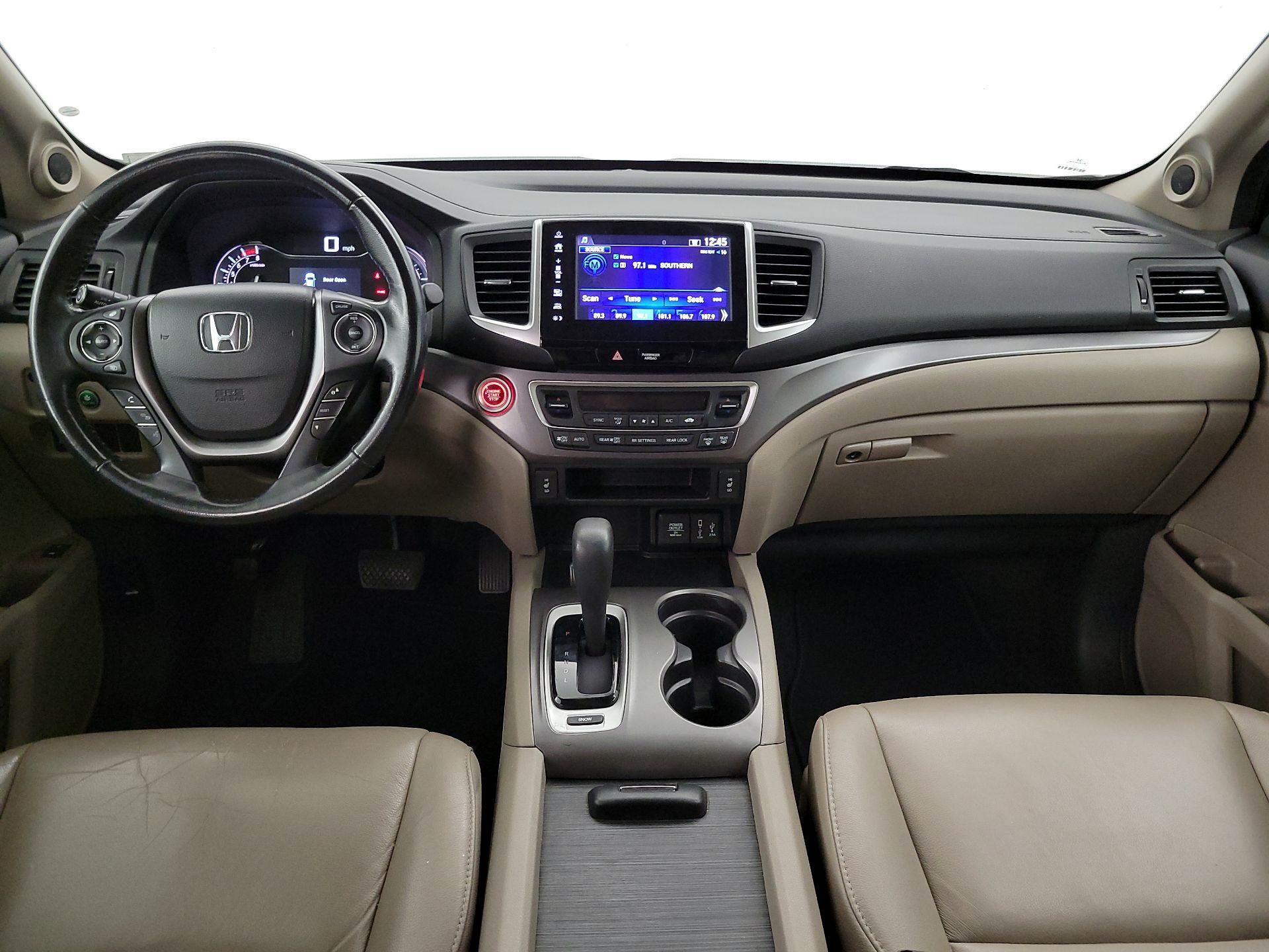 Thumbnail: 2017 Honda Pilot - 9