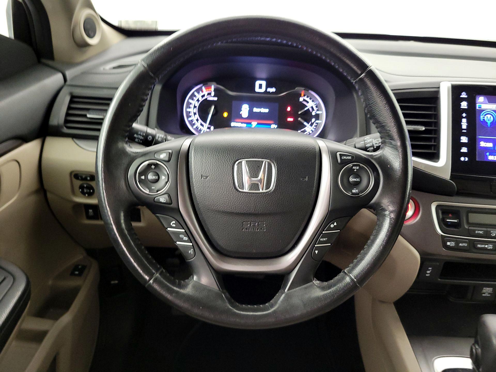 Thumbnail: 2017 Honda Pilot - 10