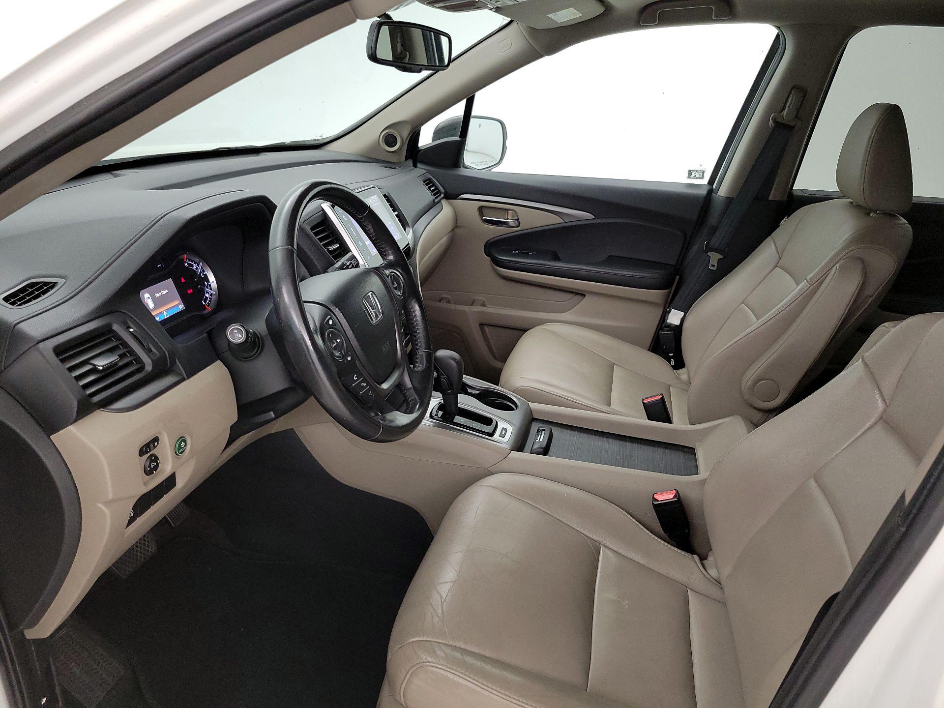 Thumbnail: 2017 Honda Pilot - 11