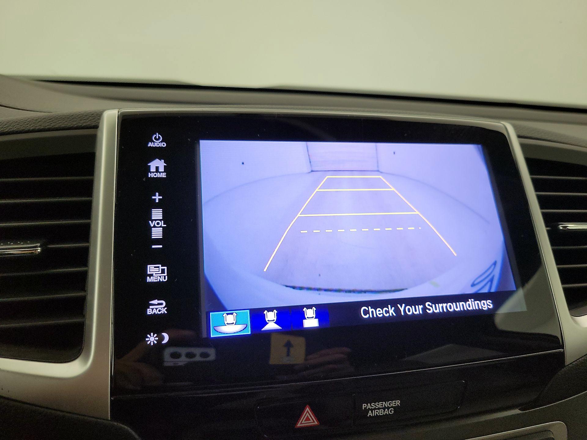 Thumbnail: 2017 Honda Pilot - 14
