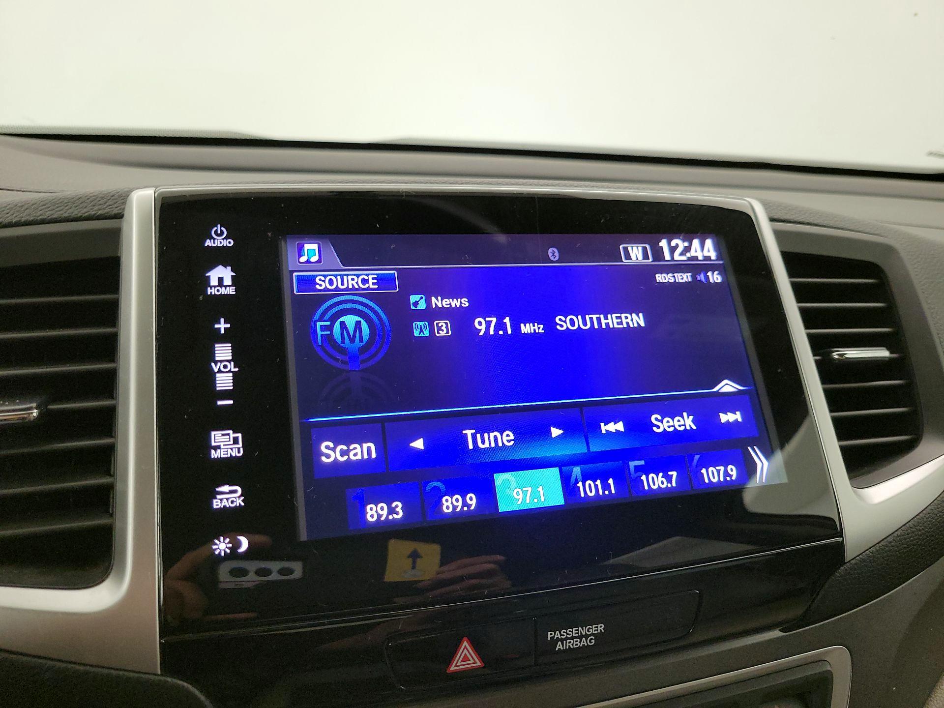 Thumbnail: 2017 Honda Pilot - 15