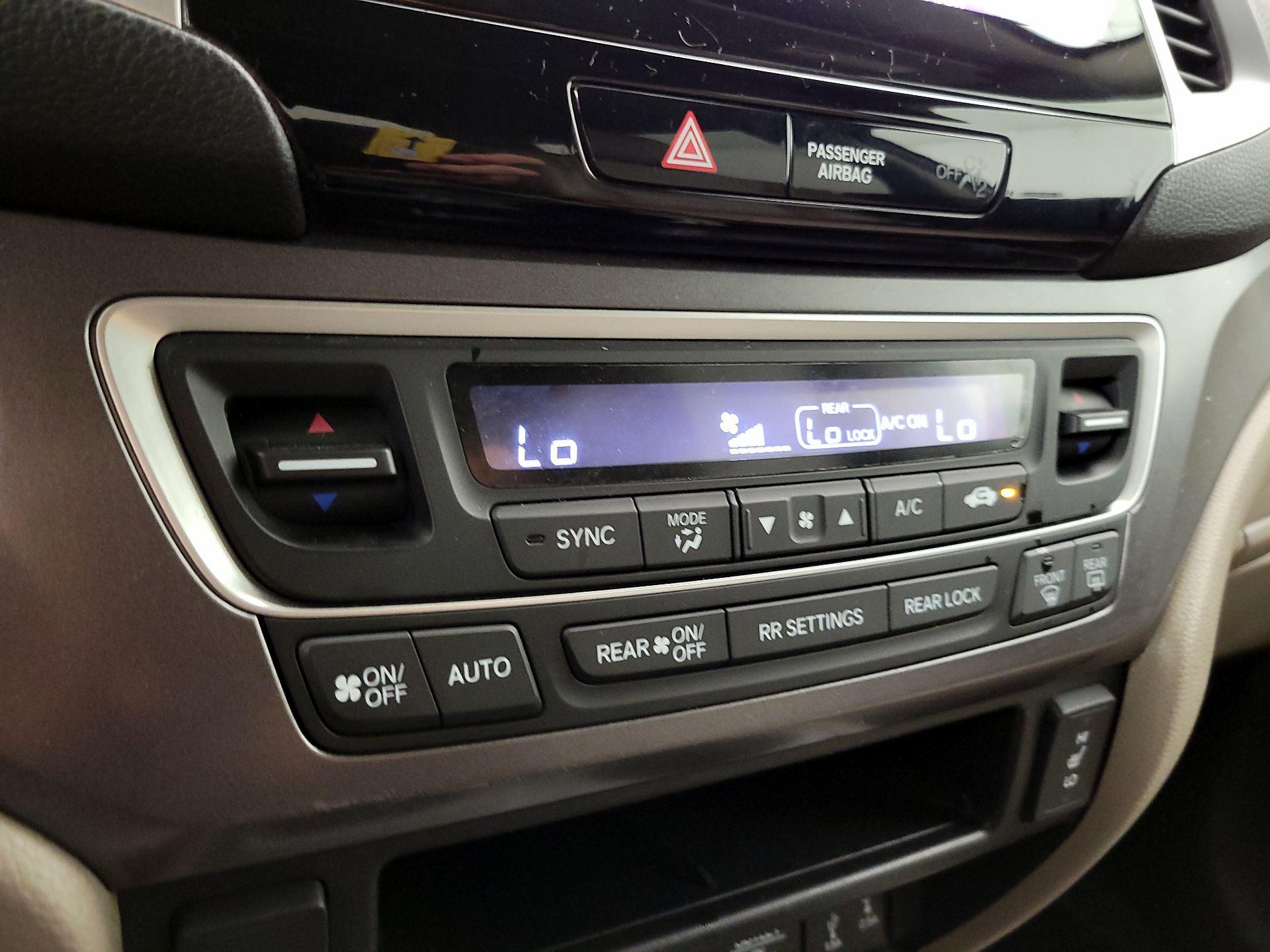 Thumbnail: 2017 Honda Pilot - 16